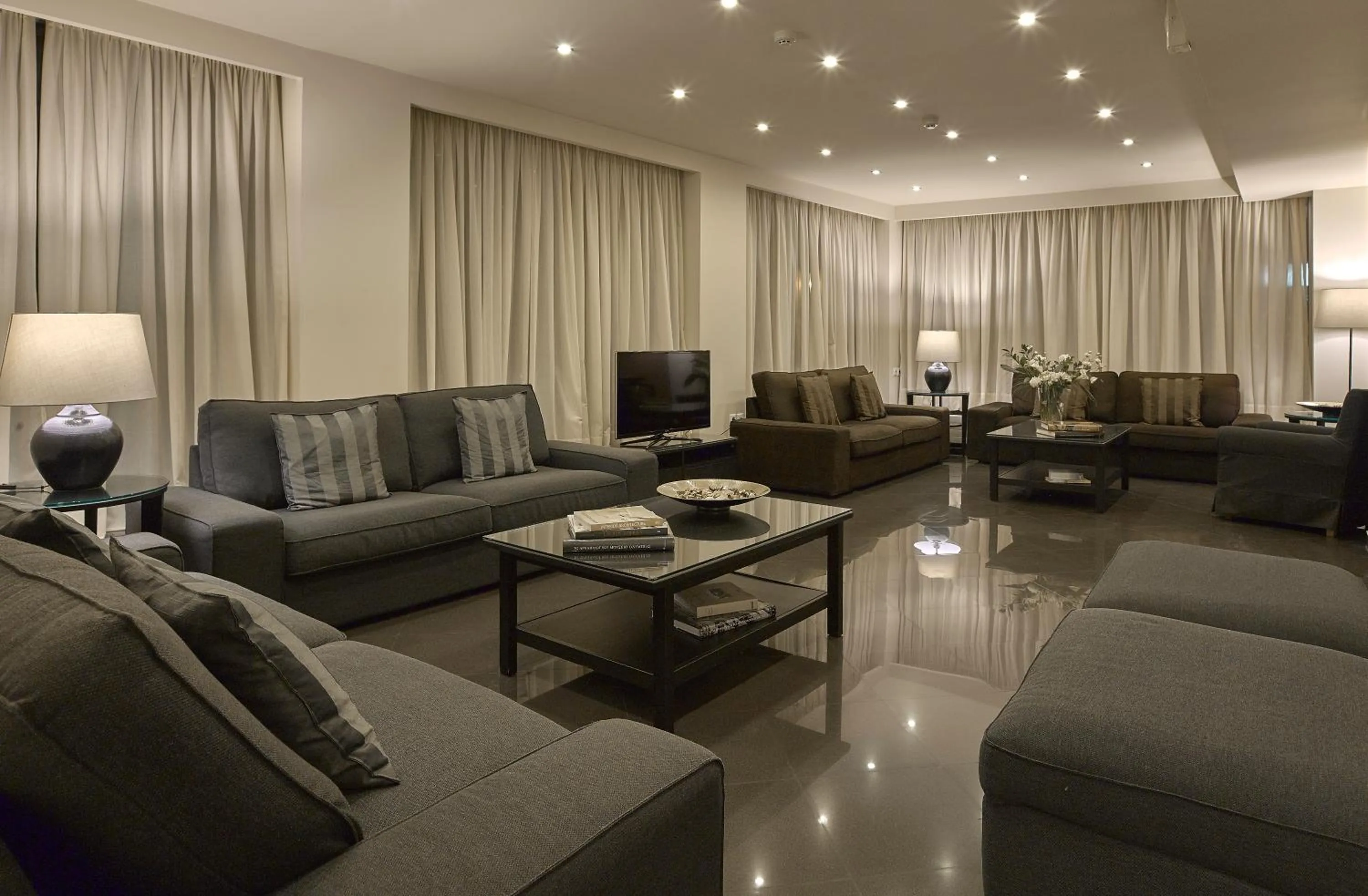 Communal lounge/ TV room in Hotel Delfini