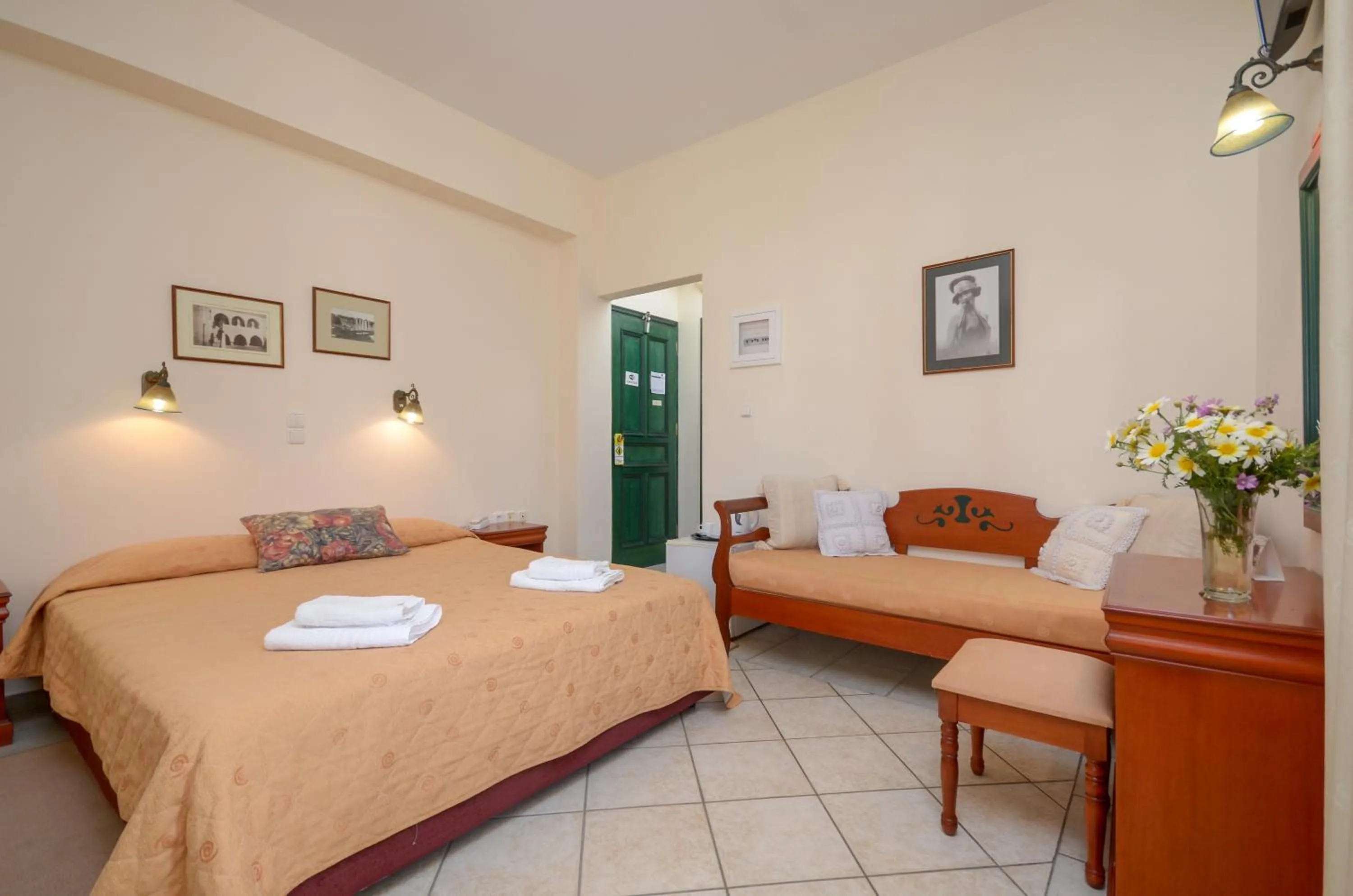 Photo of the whole room, Bed in Apollon Hotel