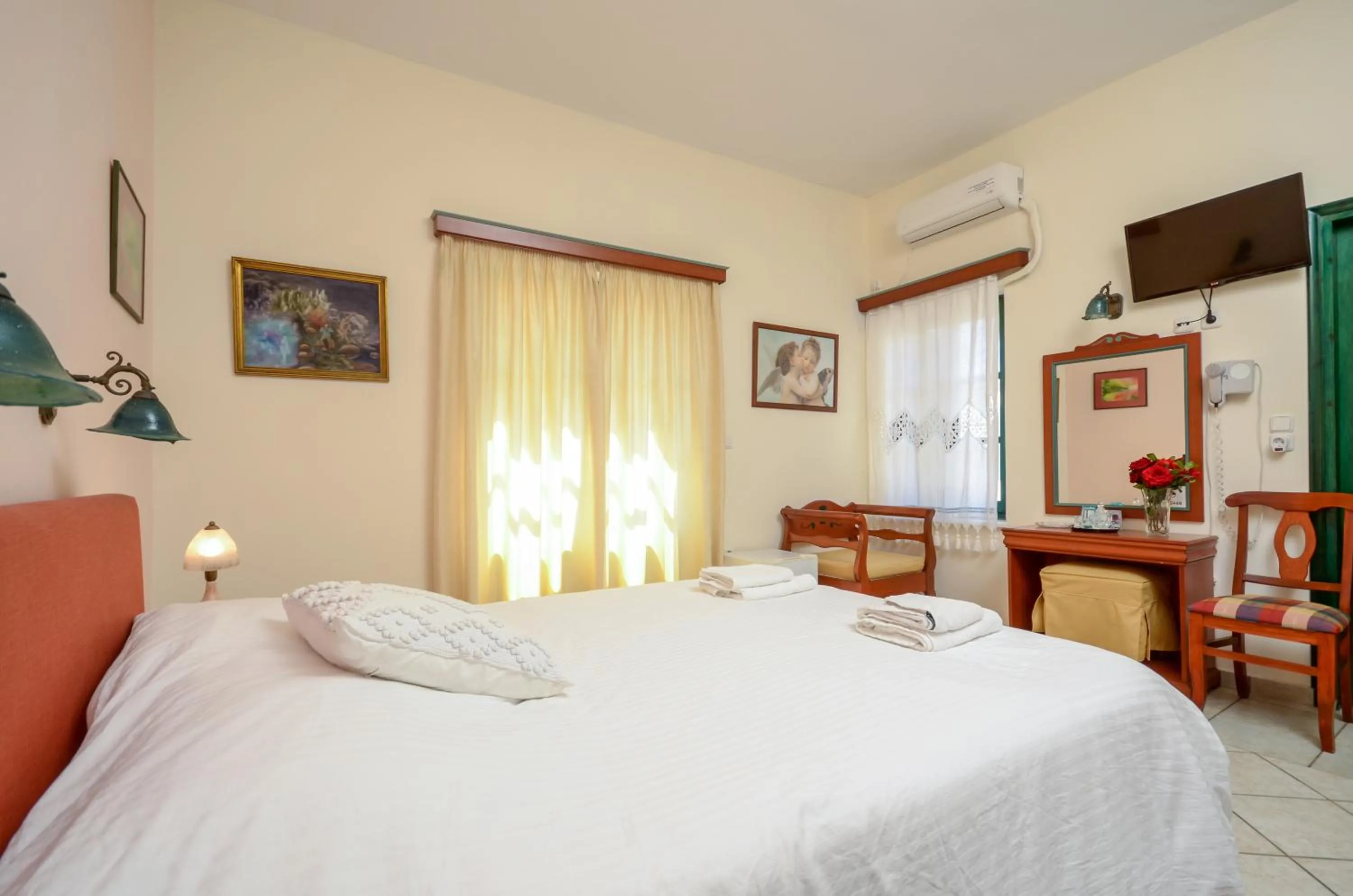 Photo of the whole room, Bed in Apollon Hotel