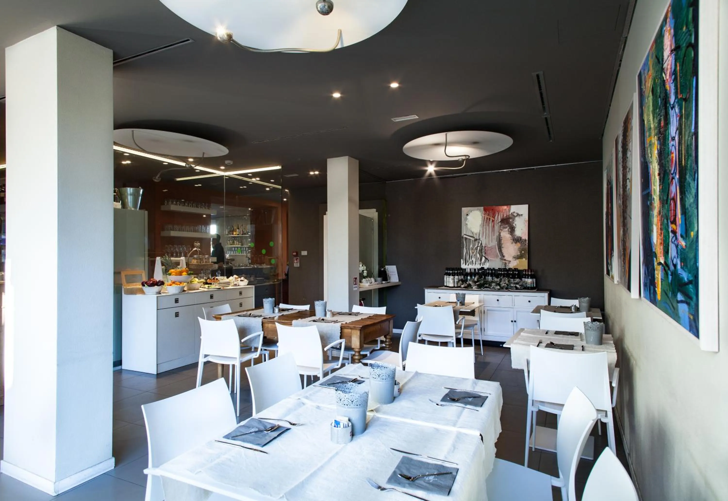 Communal lounge/ TV room in Spluga Sosta & Hotel