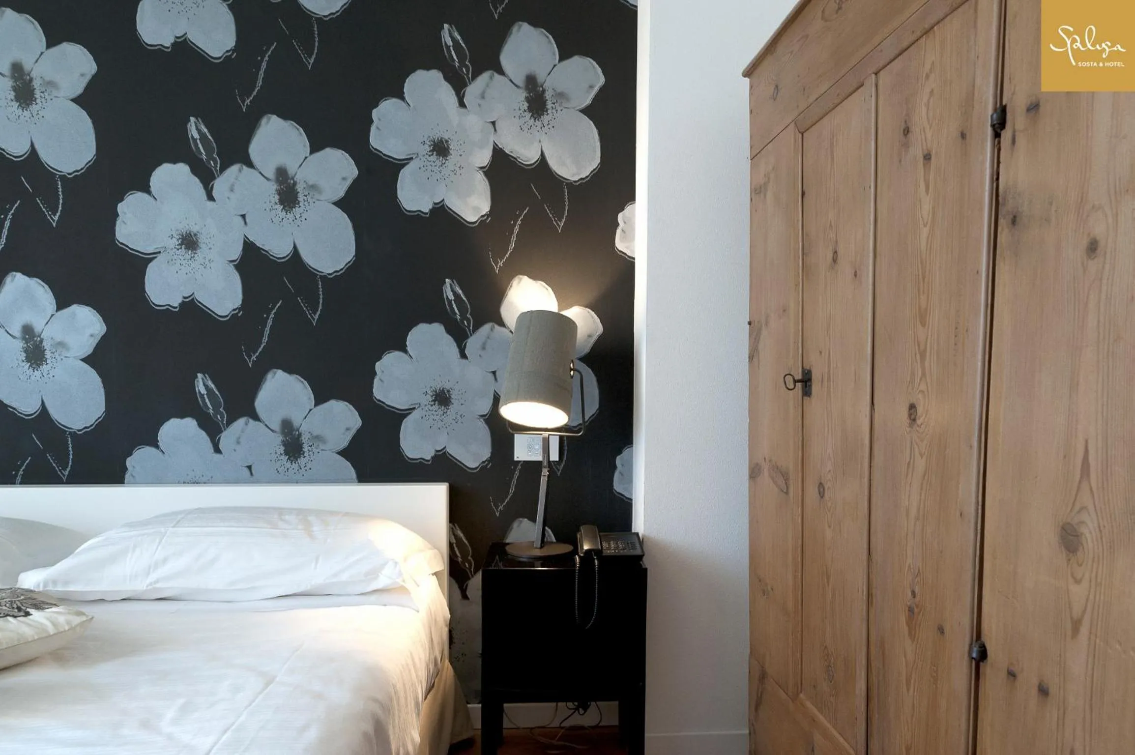 People, Bed in Spluga Sosta & Hotel