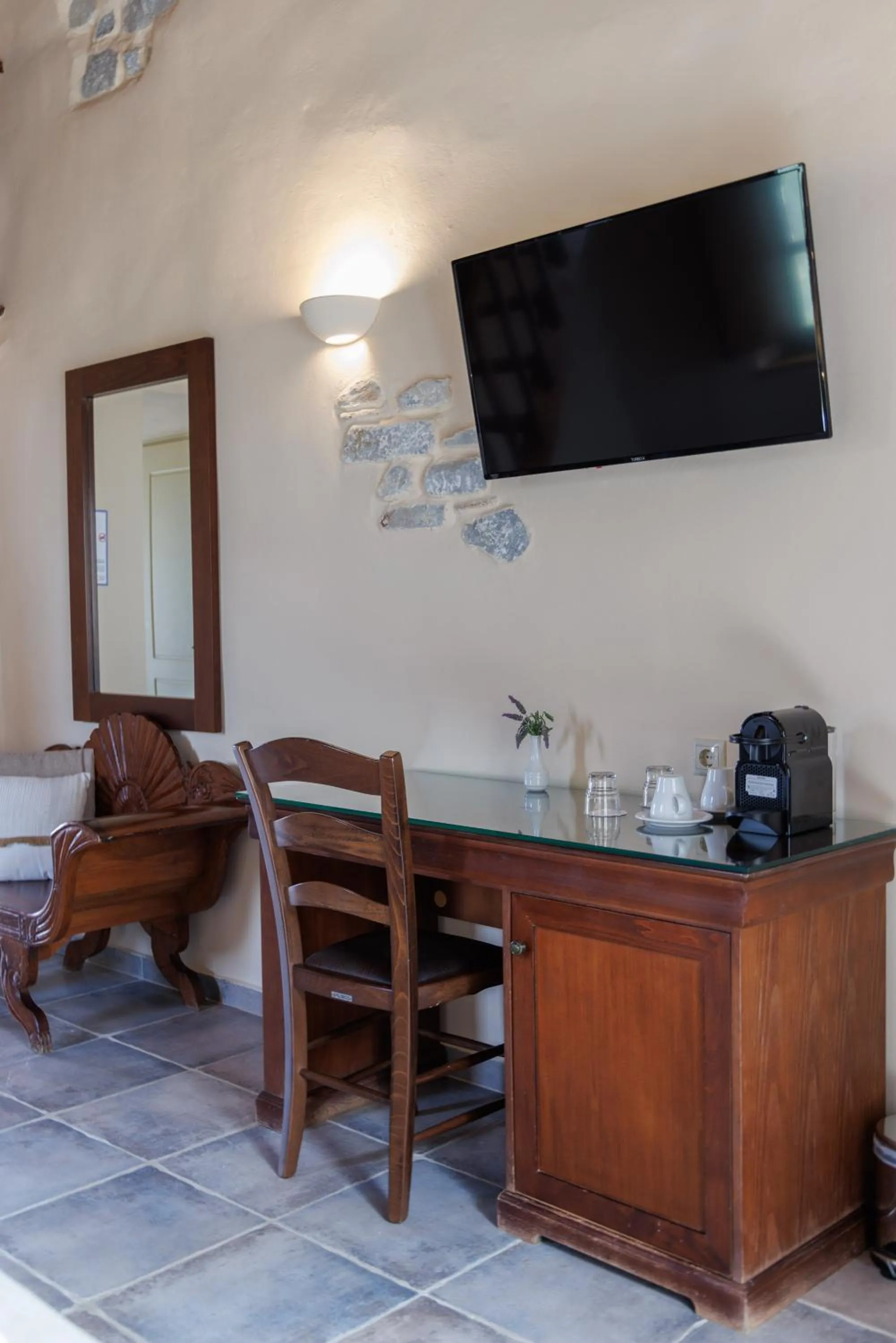 TV and multimedia in Castello Antico Hotel