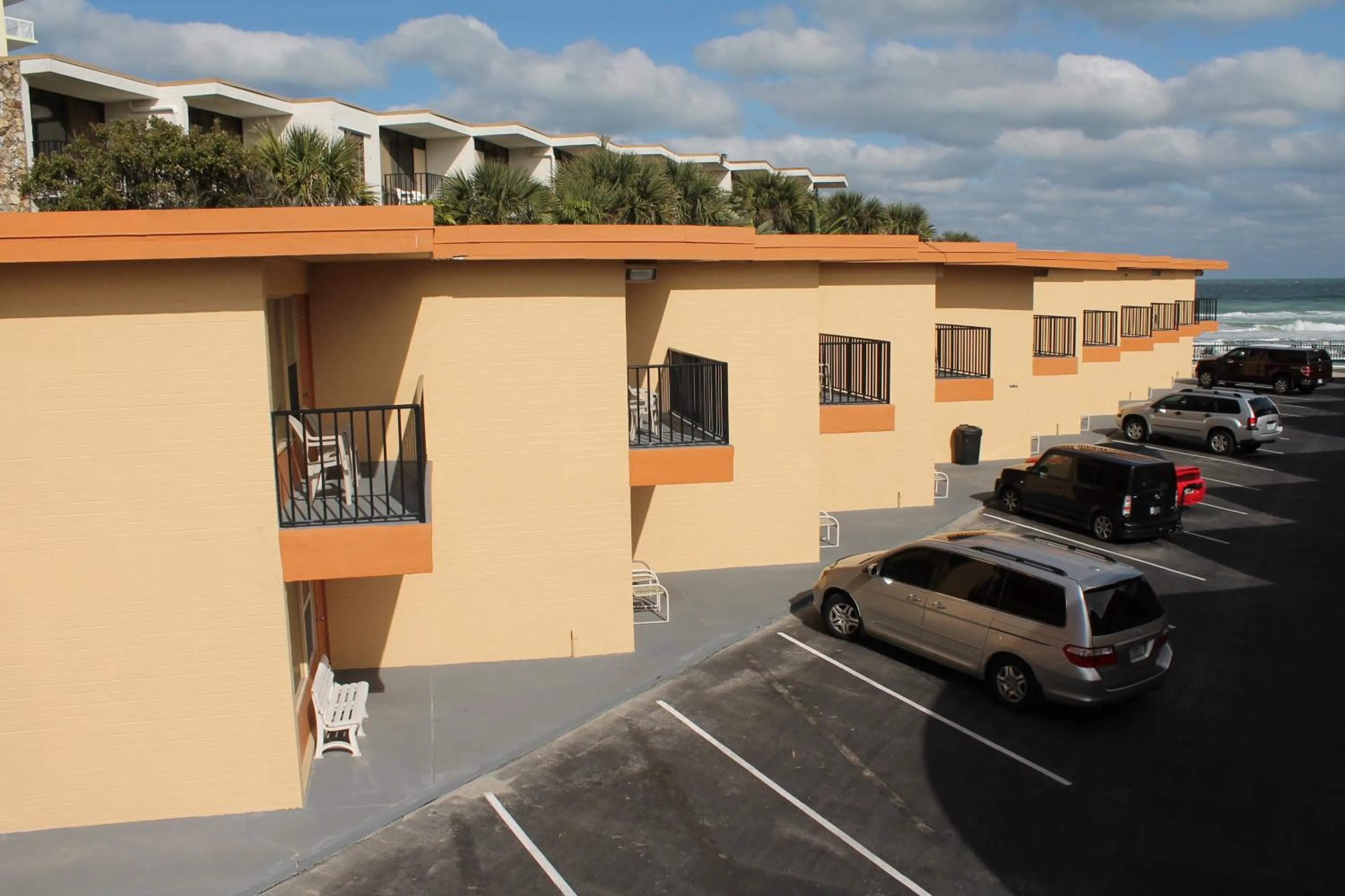 Facade/entrance in Grand Prix Motel Beach Front