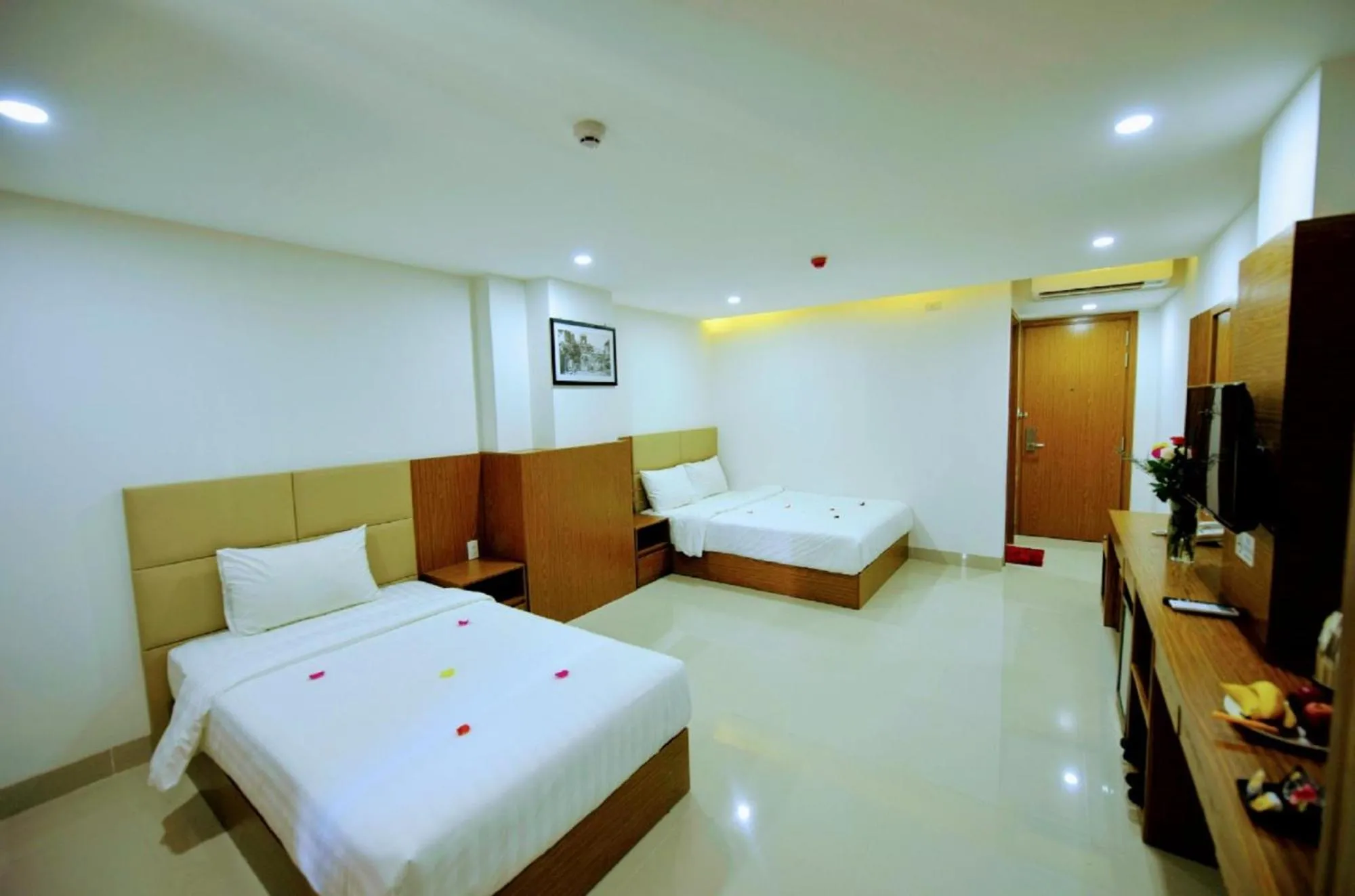Photo of the whole room, Bed in Alibaba