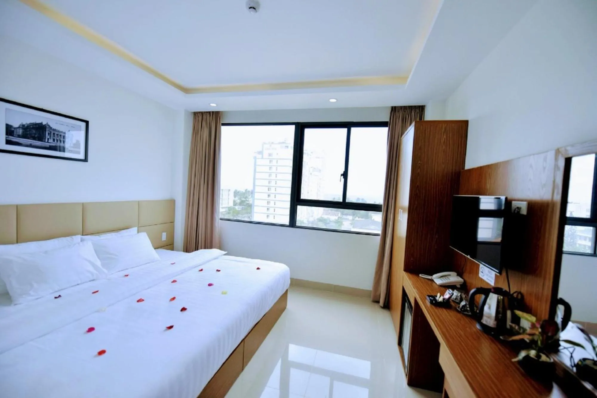 Photo of the whole room, Bed in Alibaba