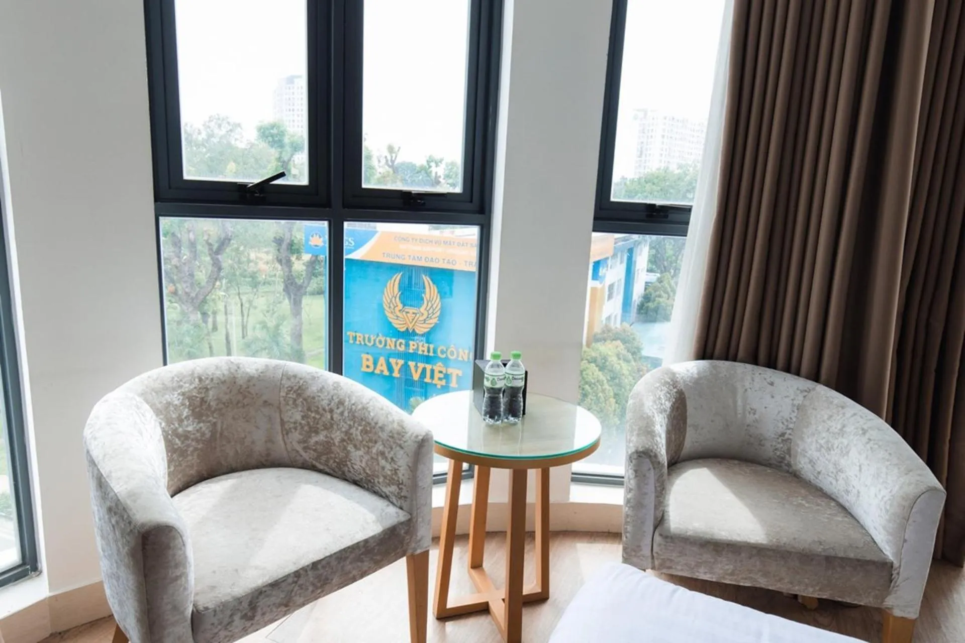 Seating area in My Villa Hotel - Airport