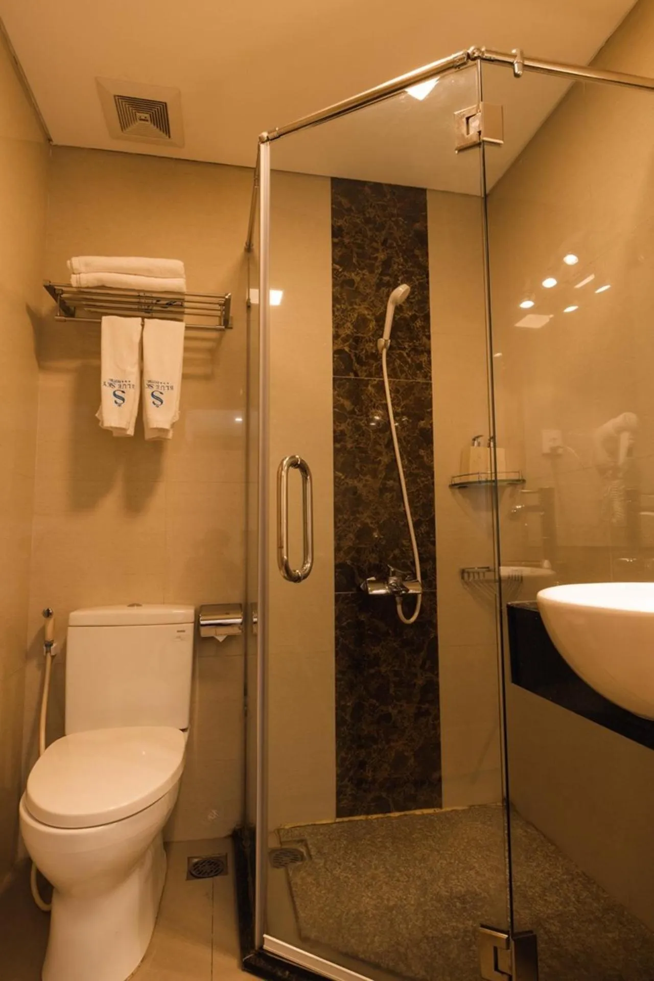 Bathroom in My Villa Hotel - Airport