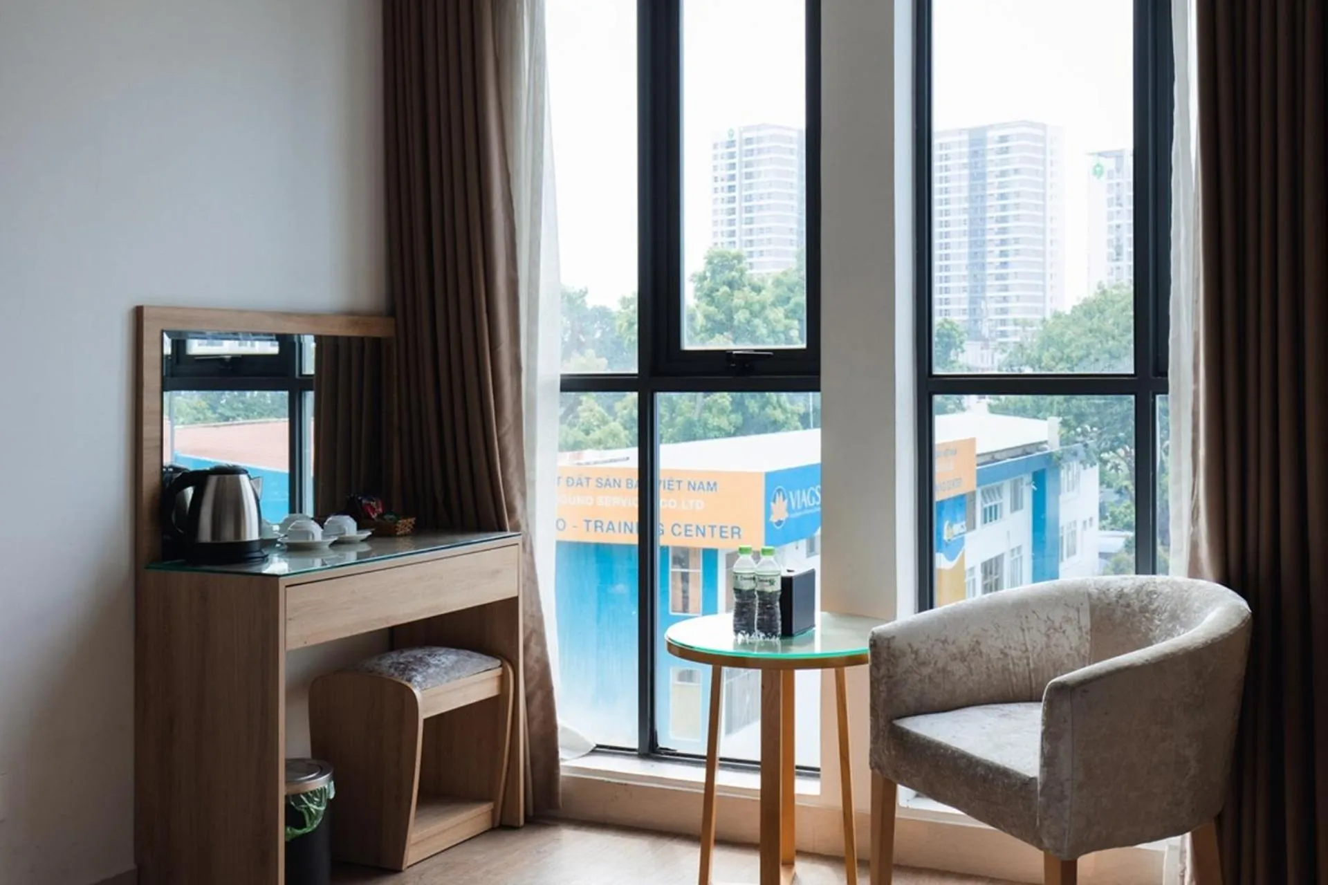 Seating area in My Villa Hotel - Airport