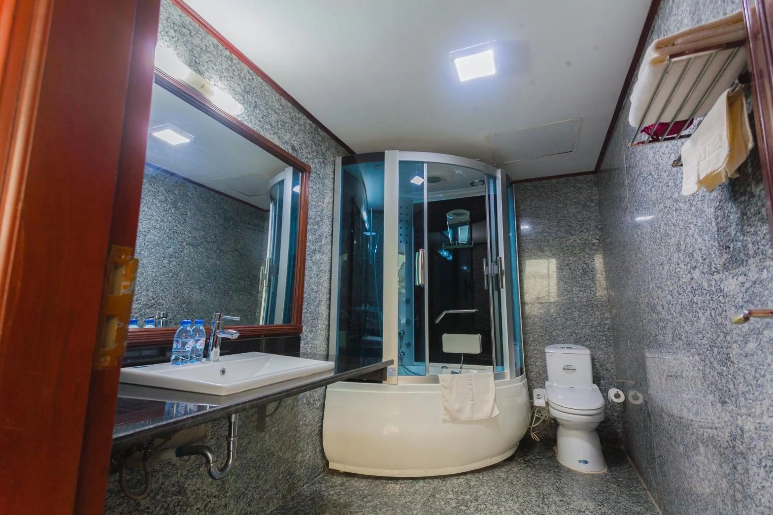 Shower in Khách sạn INCO 515.9