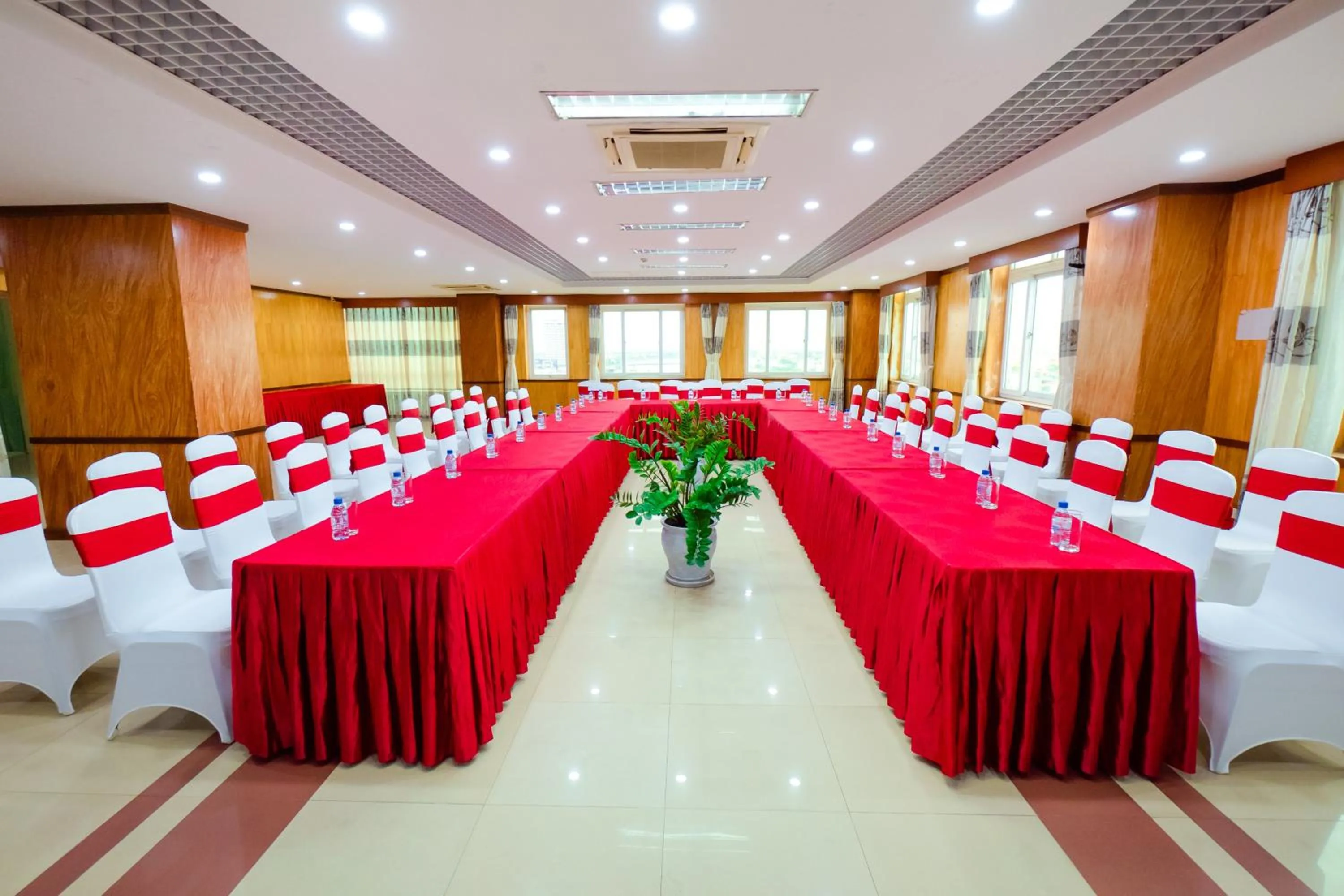 Restaurant/places to eat in Khách sạn INCO 515.9