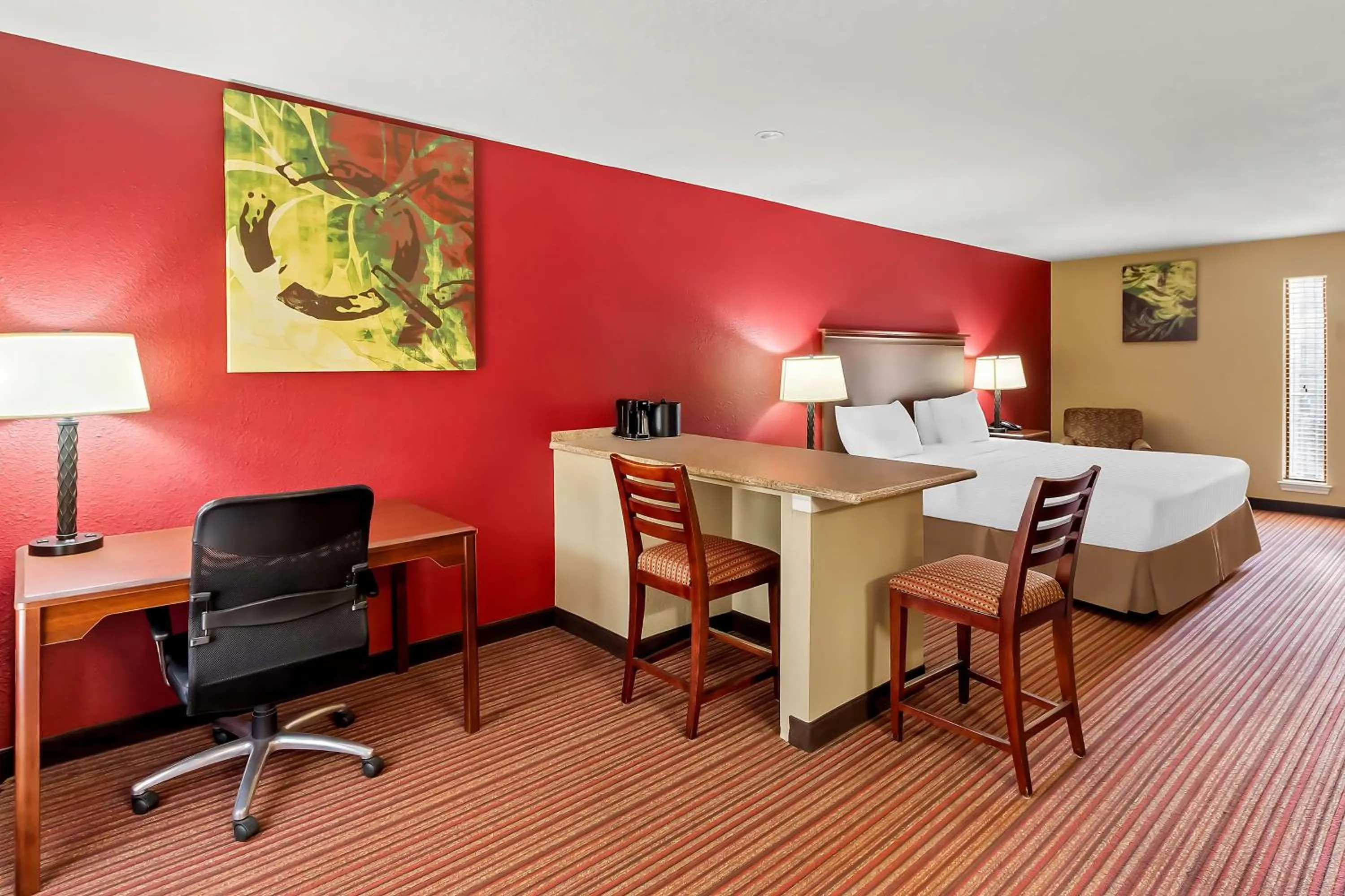 Bedroom, Bed in SureStay Plus by Best Western San Antonio Fiesta Inn