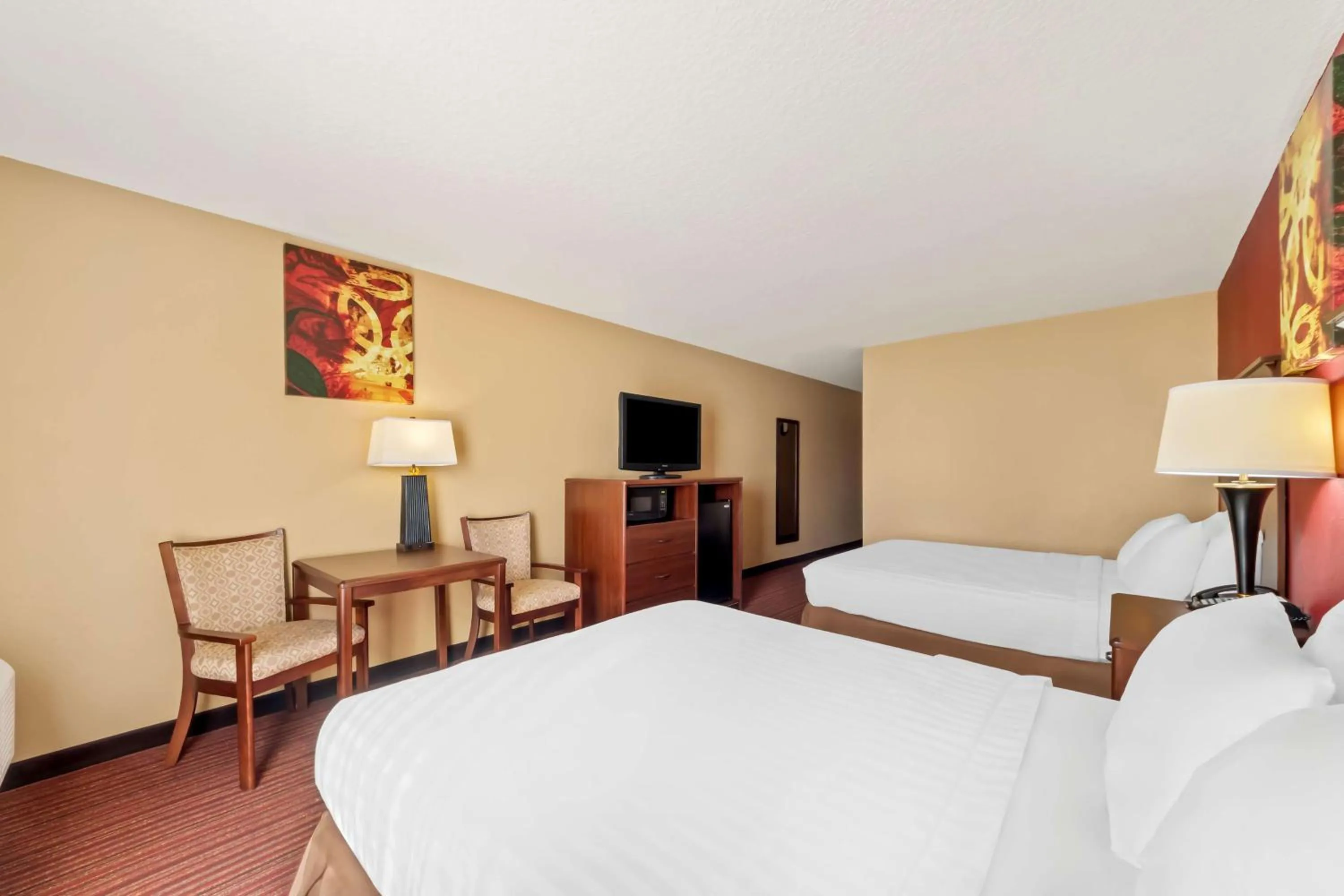 Bedroom, Bed in SureStay Plus by Best Western San Antonio Fiesta Inn