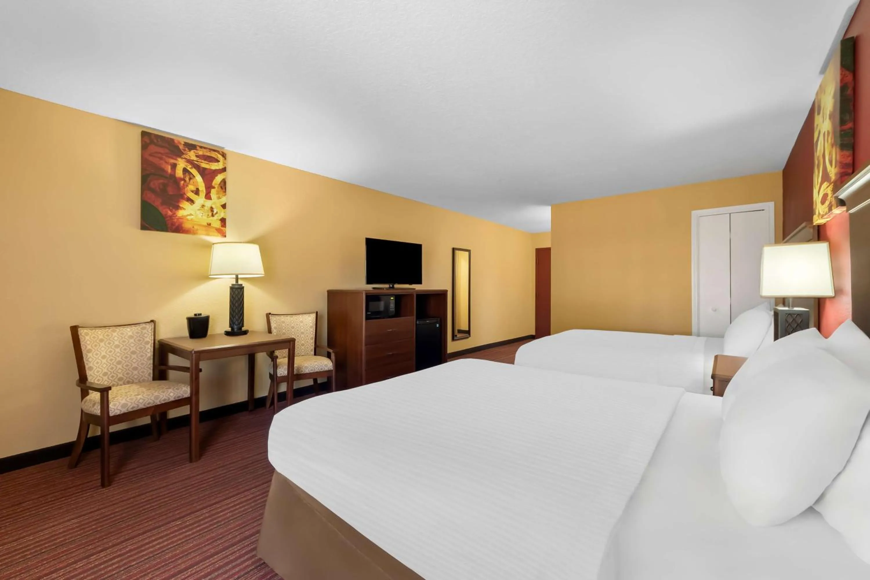 Bedroom, Bed in SureStay Plus by Best Western San Antonio Fiesta Inn