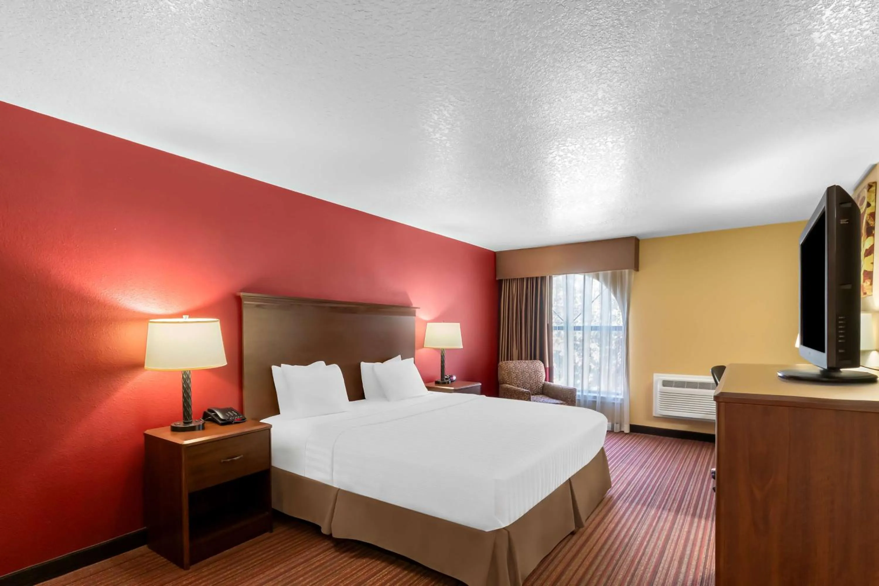 Bedroom, Bed in SureStay Plus by Best Western San Antonio Fiesta Inn