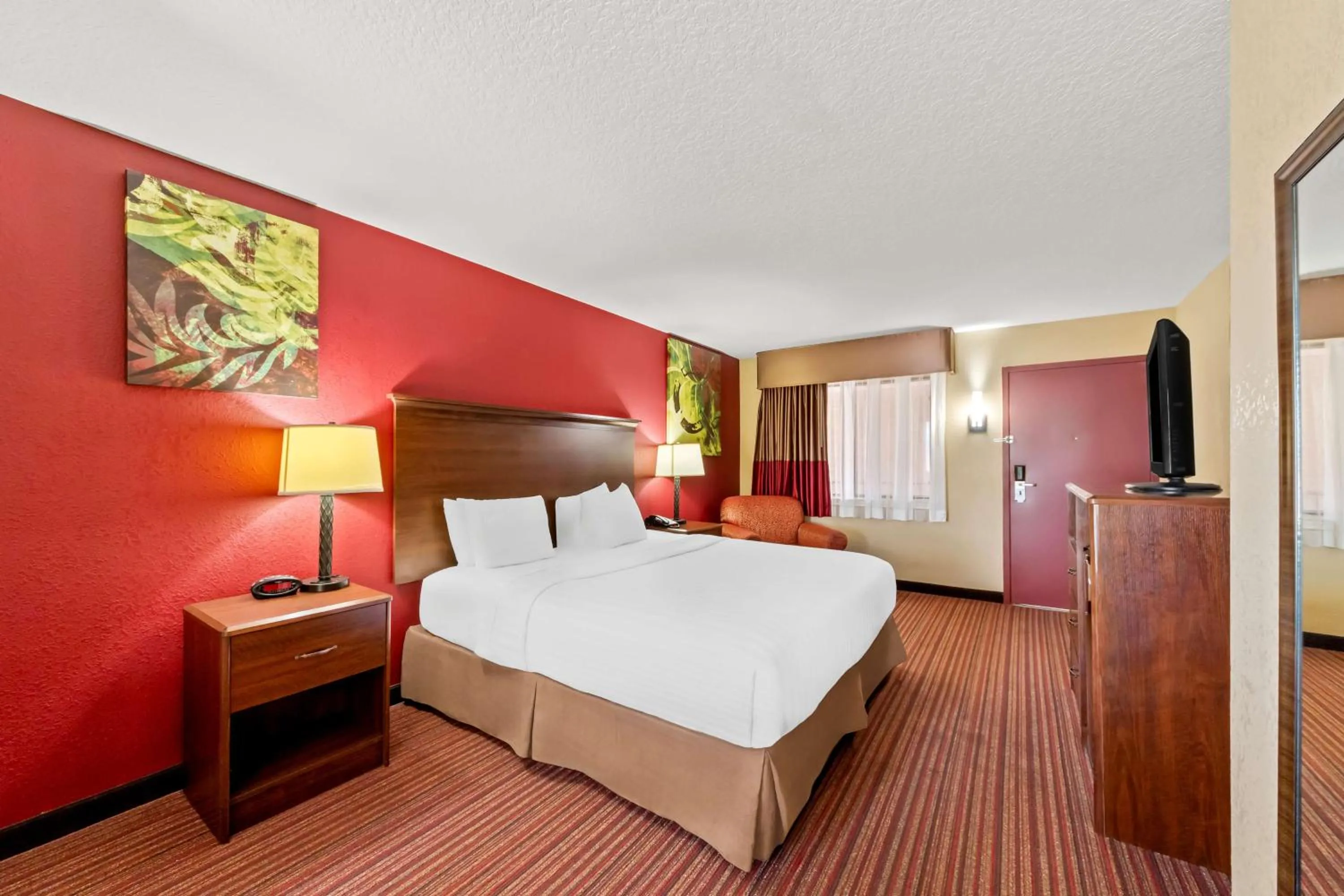 Bedroom, Bed in SureStay Plus by Best Western San Antonio Fiesta Inn