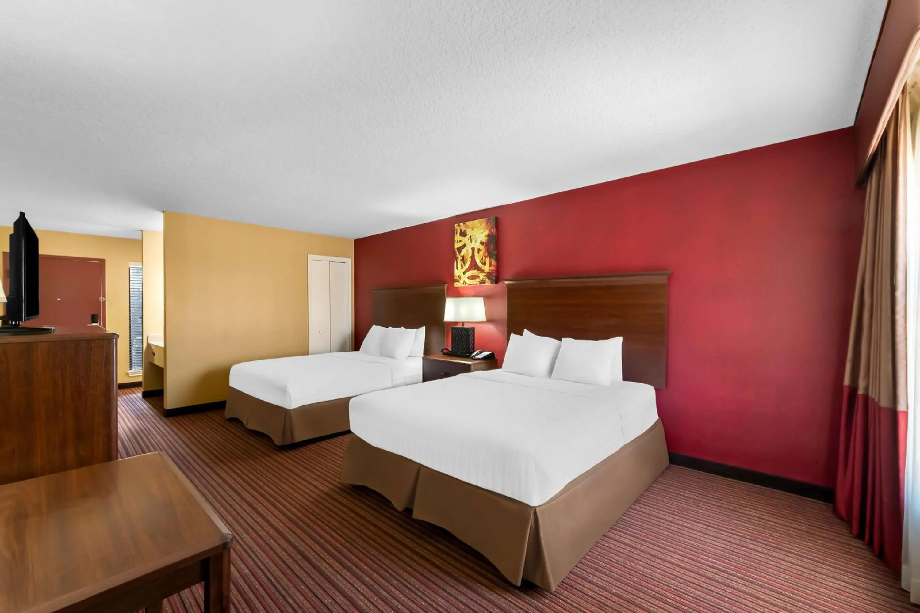 Bedroom, Bed in SureStay Plus by Best Western San Antonio Fiesta Inn