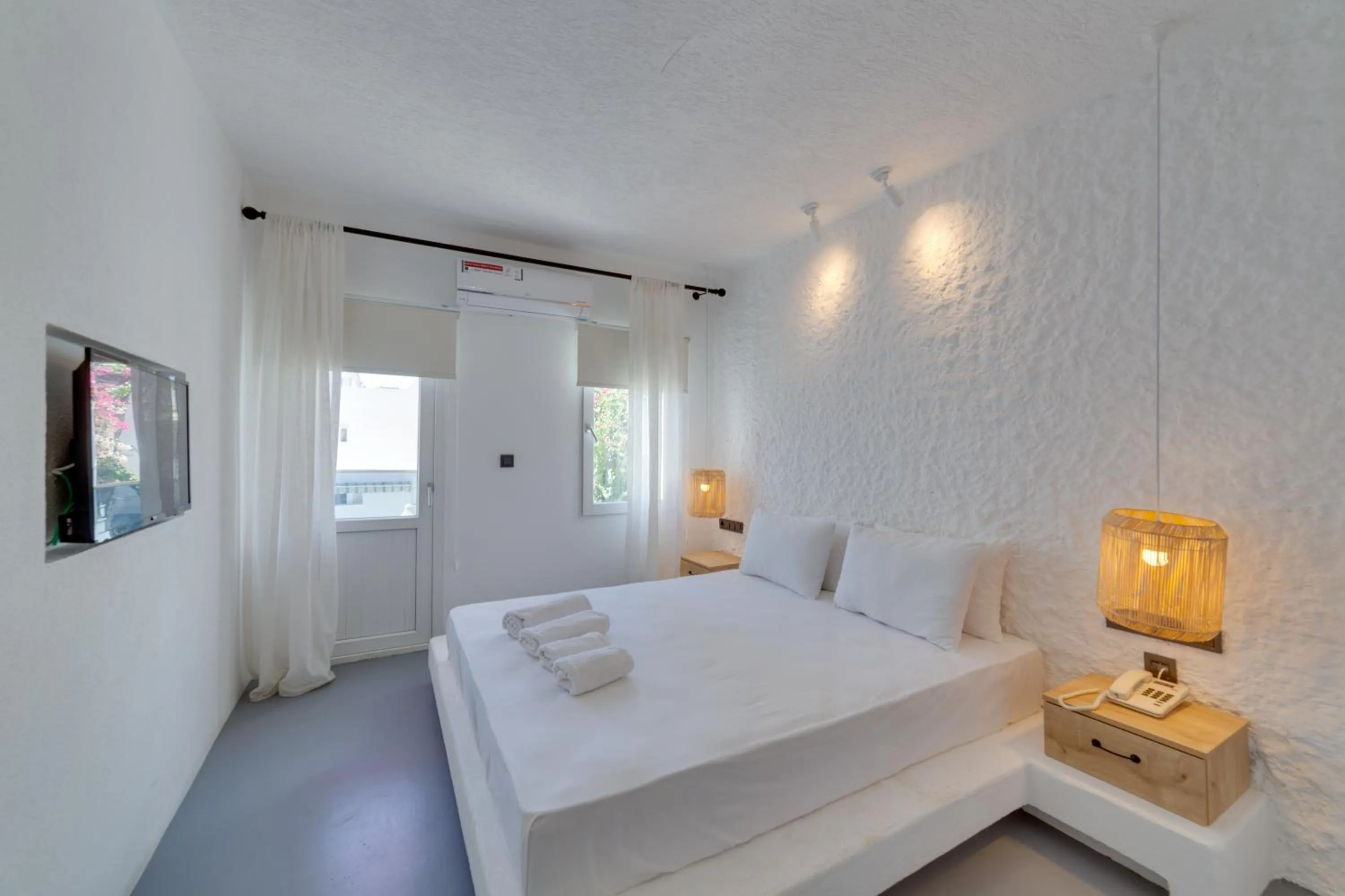 Photo of the whole room, Bed in The Hello Hotel