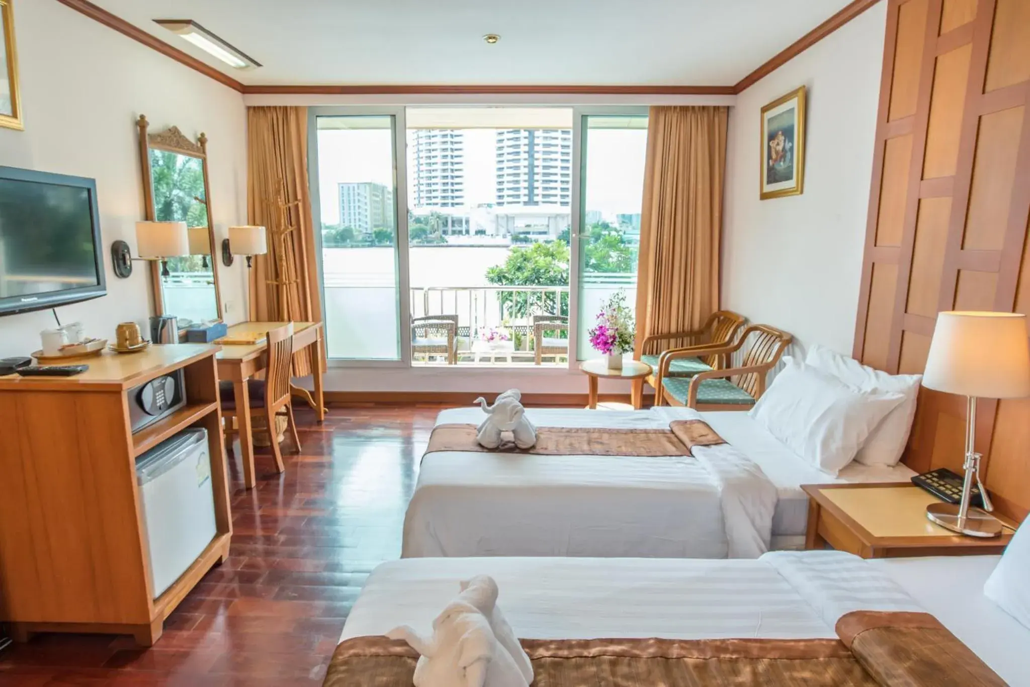 Deluxe Twin Room with Balcony and River View in New Siam Riverside Deluxe Twin Room with Balcony and River View in New Siam Riverside