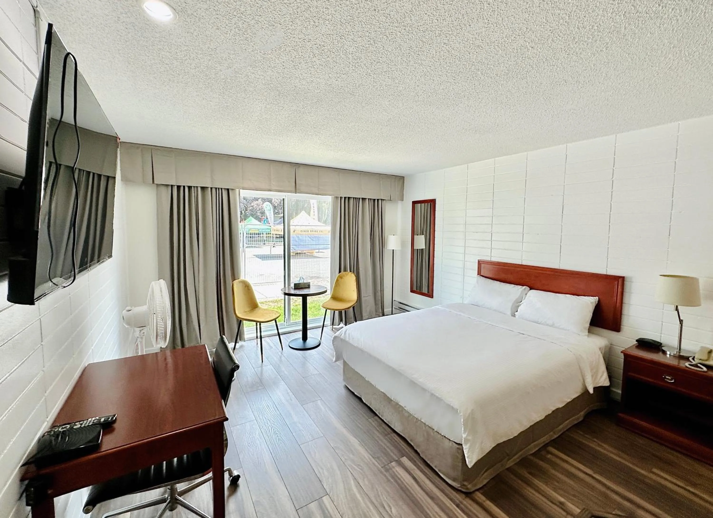 Bedroom, Bed in August Jack Inn