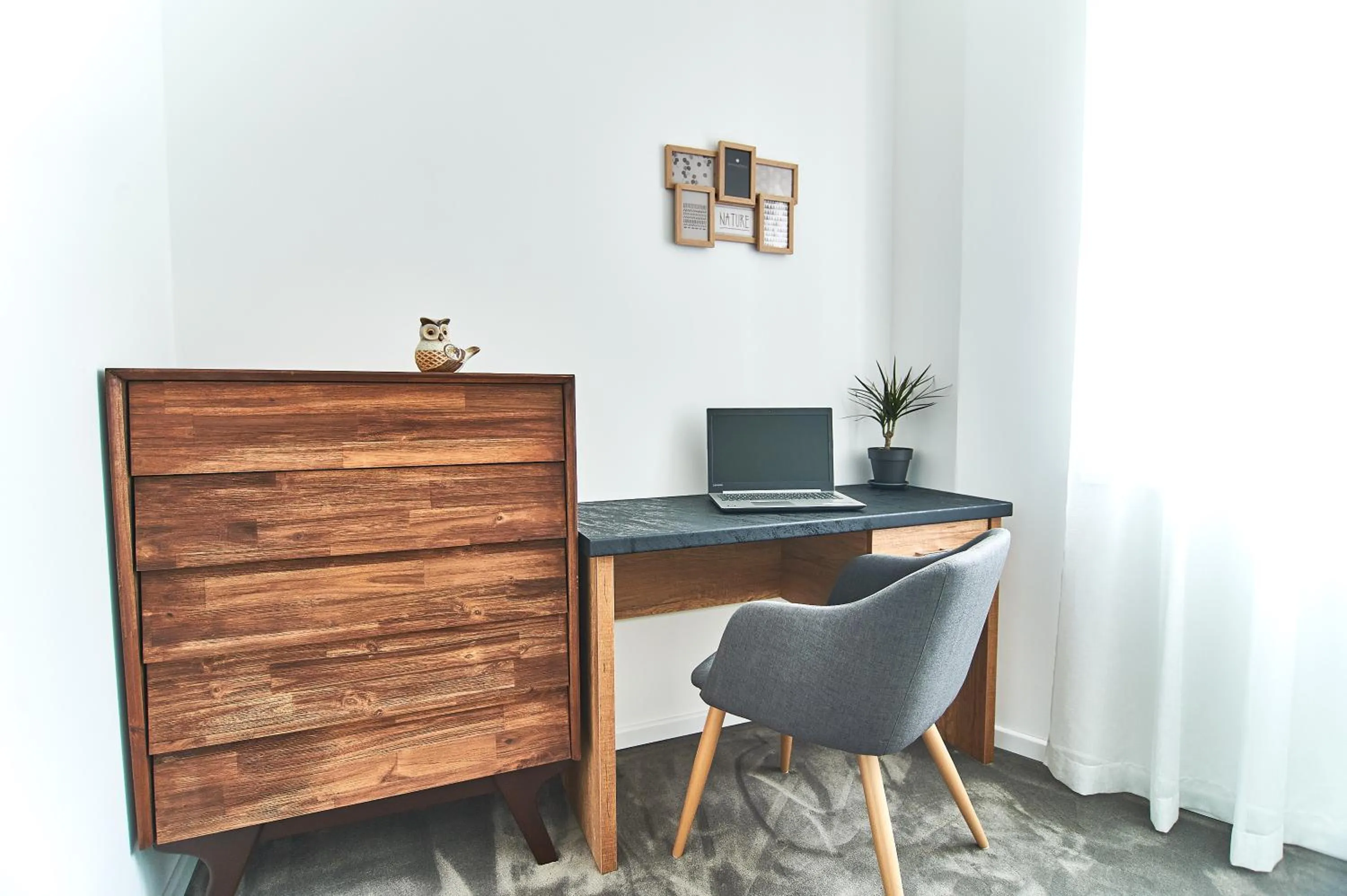 Library in Perla Residence Hotel & SPA