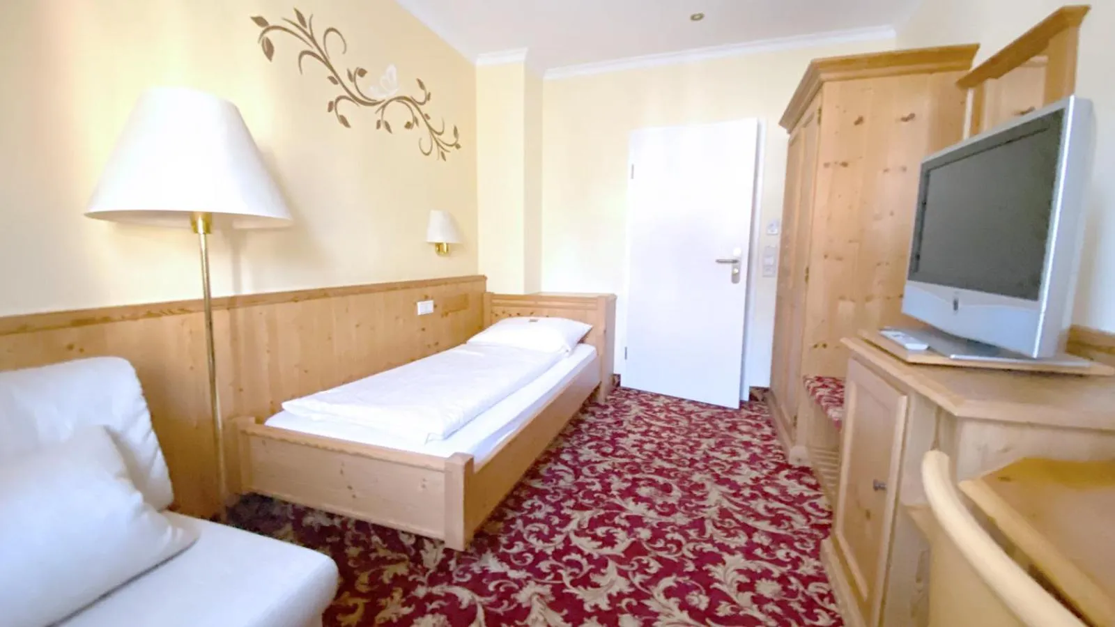 Bed in Landgasthof Rebstock Weil am Rhein / Basel