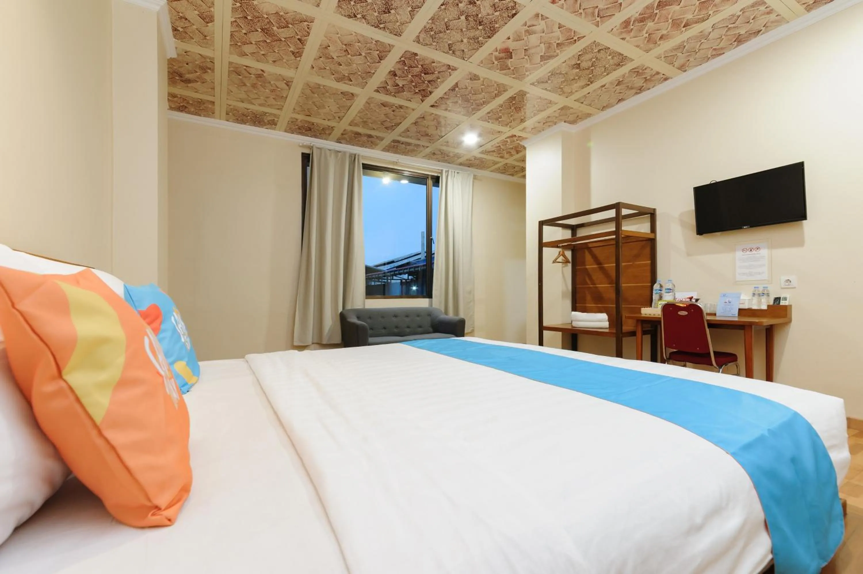 Bedroom, Bed in Sans Vibes Joe Hotel Soekarno Hatta Airport