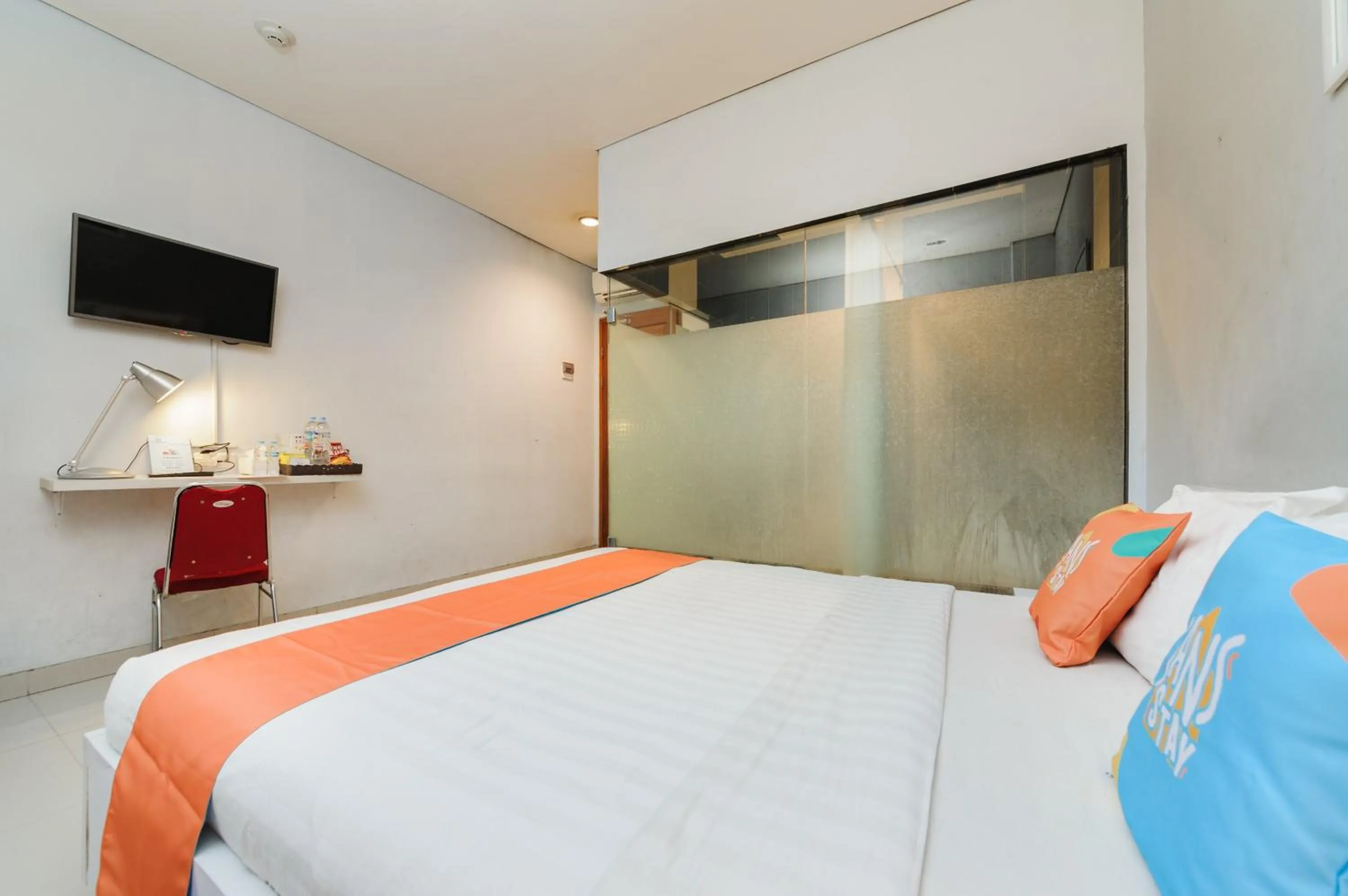 Bedroom, Bed in Sans Vibes Joe Hotel Soekarno Hatta Airport