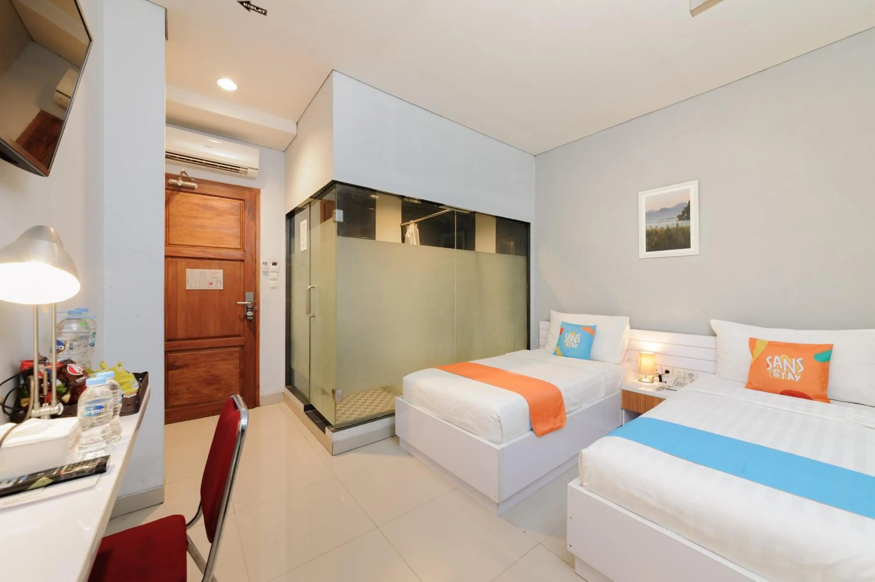 Bedroom, Bed in Sans Vibes Joe Hotel Soekarno Hatta Airport