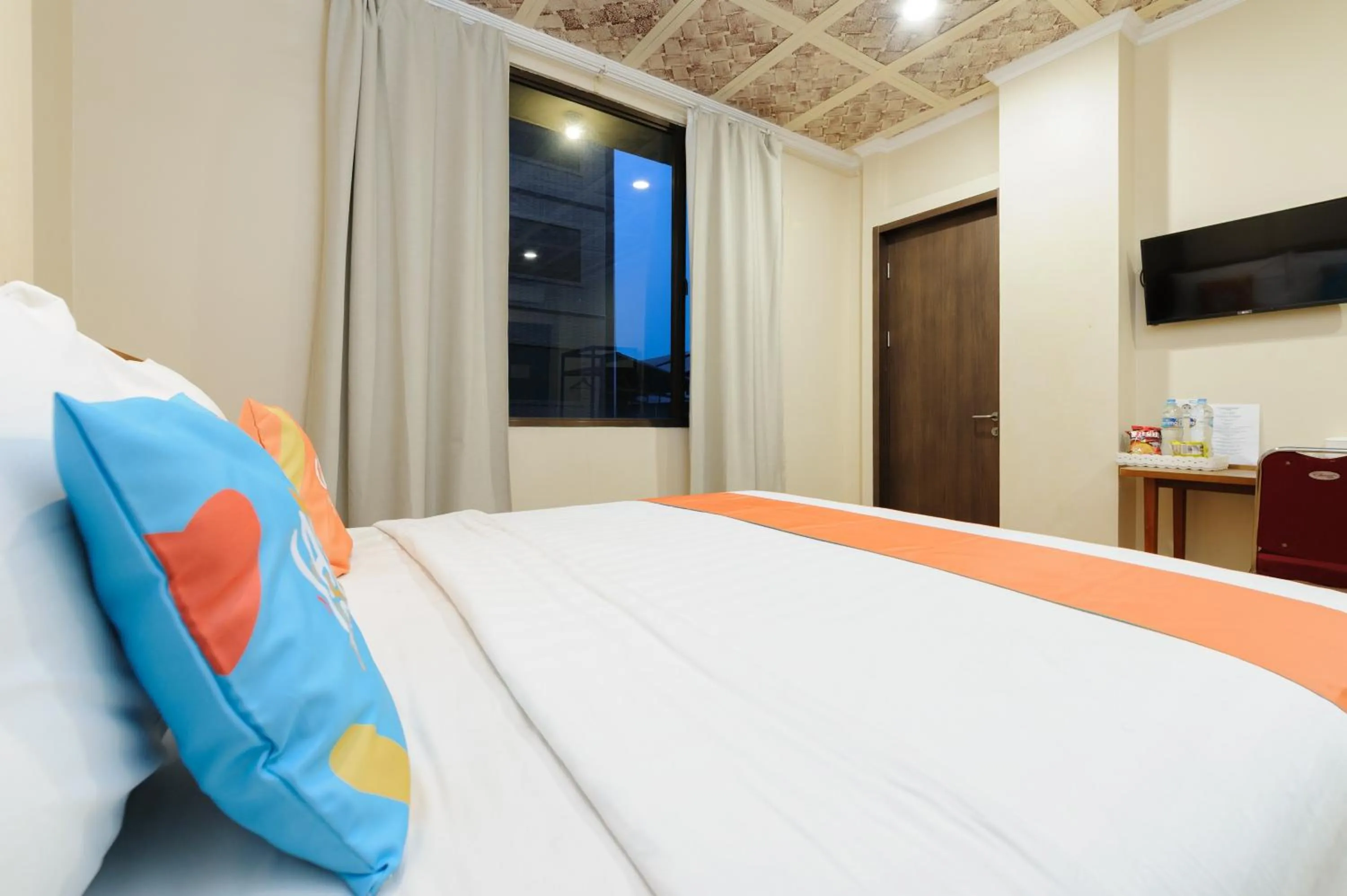 Bedroom, Bed in Sans Vibes Joe Hotel Soekarno Hatta Airport