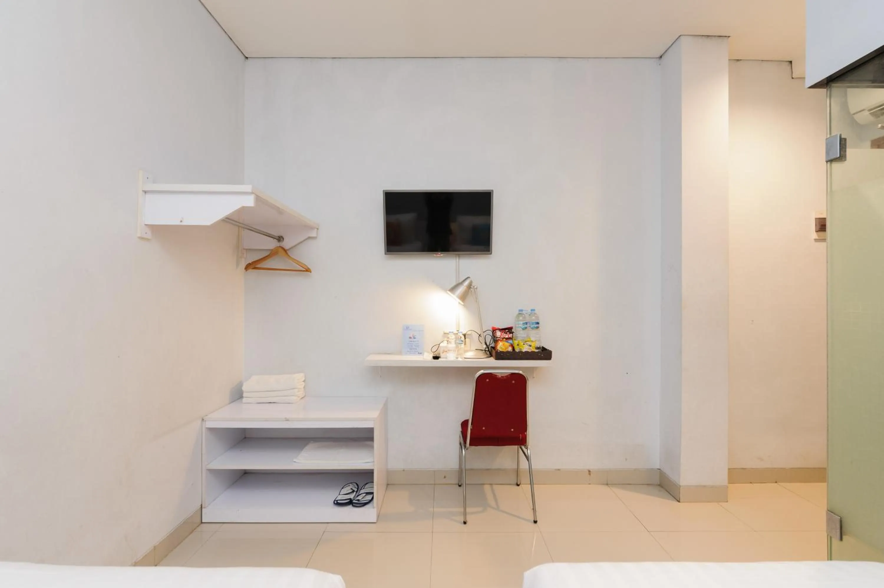 TV and multimedia, Bed in Sans Vibes Joe Hotel Soekarno Hatta Airport