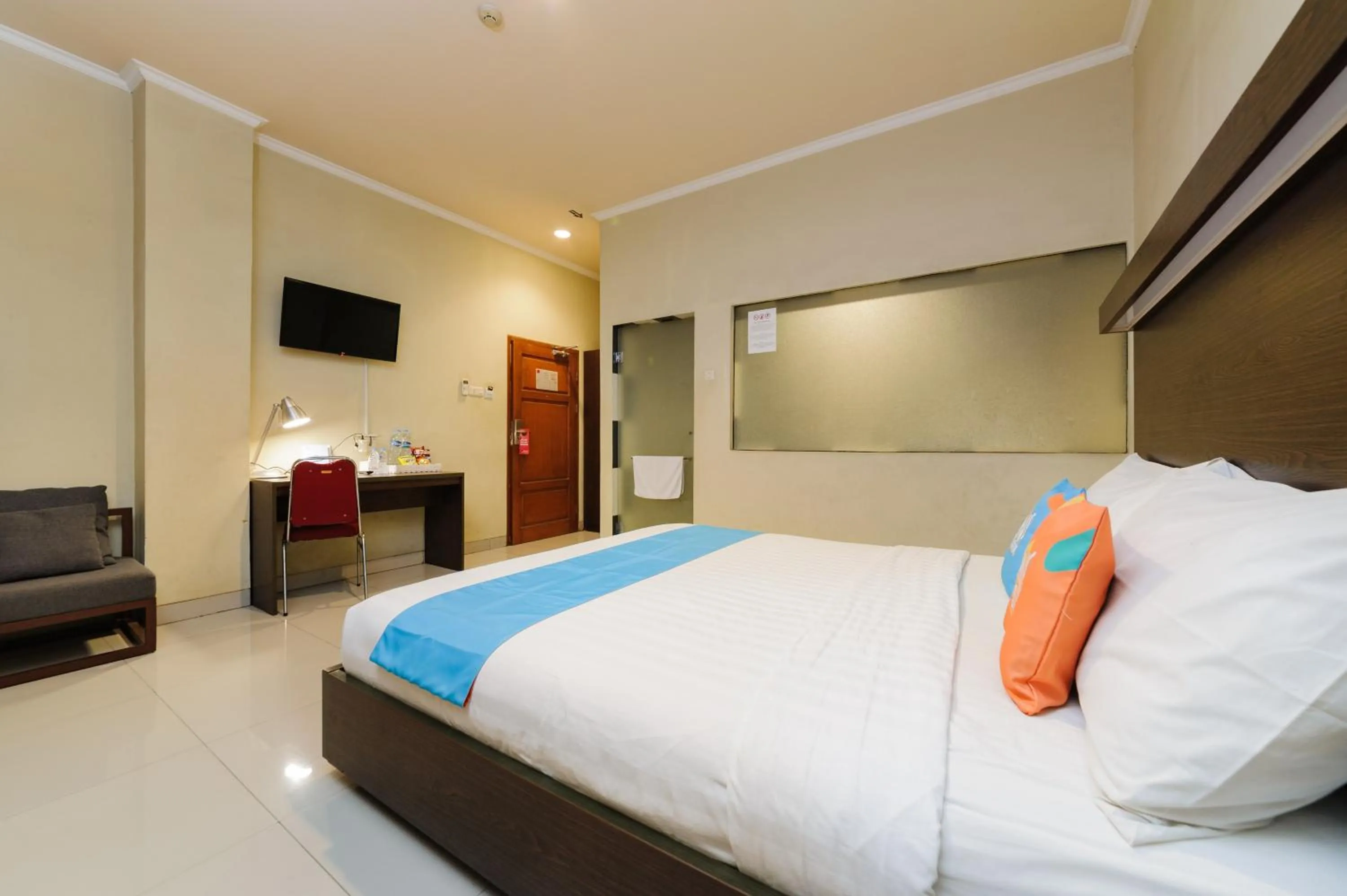 Bedroom, Bed in Sans Vibes Joe Hotel Soekarno Hatta Airport