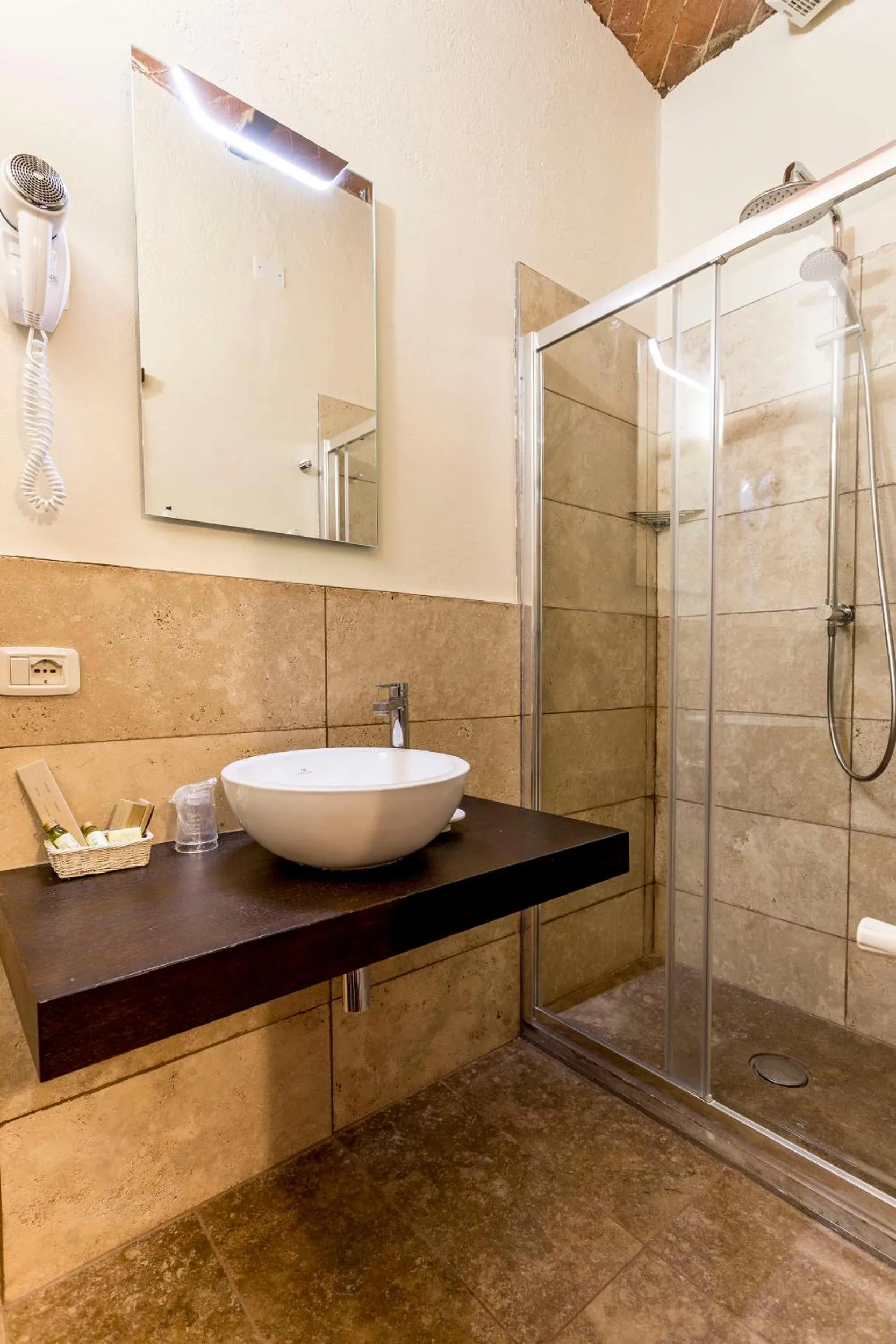 Shower in Borgo Il Poggiaccio Residenza Turistico Alberghiera