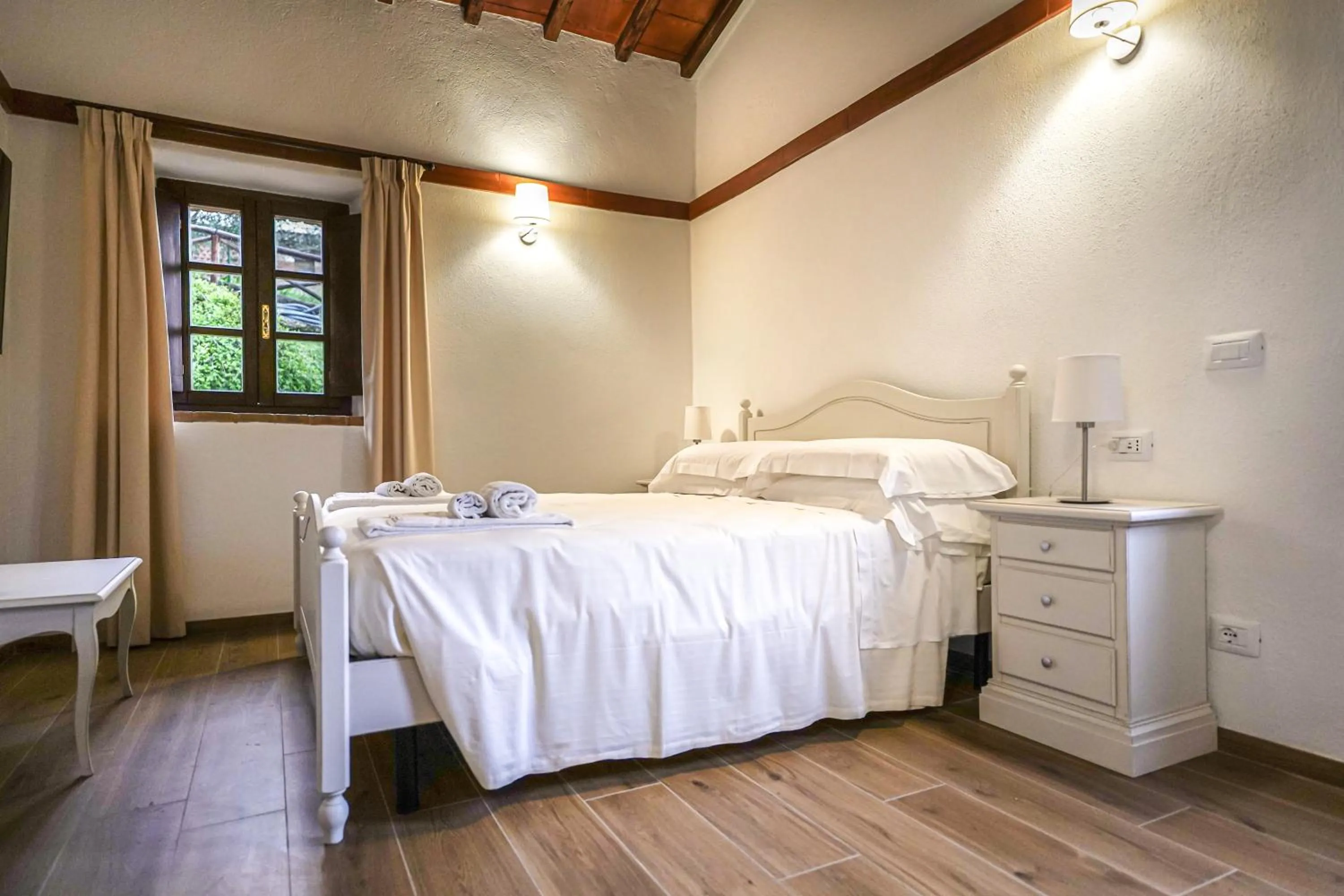 Bedroom, Bed in Borgo Il Poggiaccio Residenza Turistico Alberghiera
