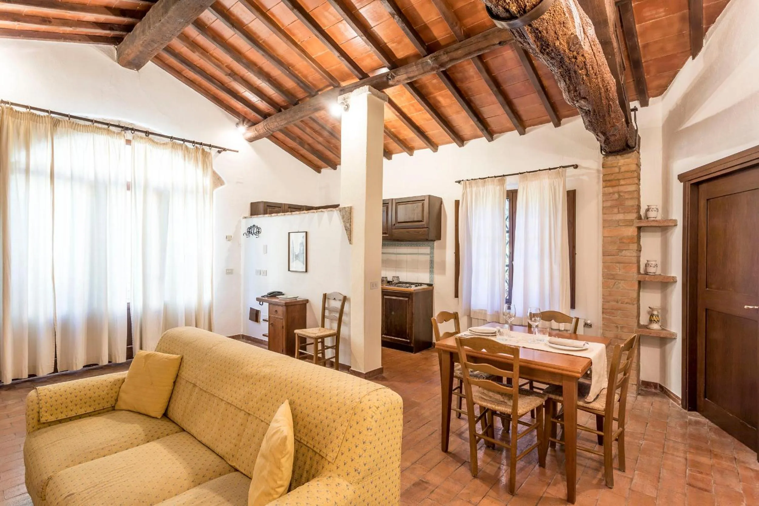 Dining area in Borgo Il Poggiaccio Residenza Turistico Alberghiera