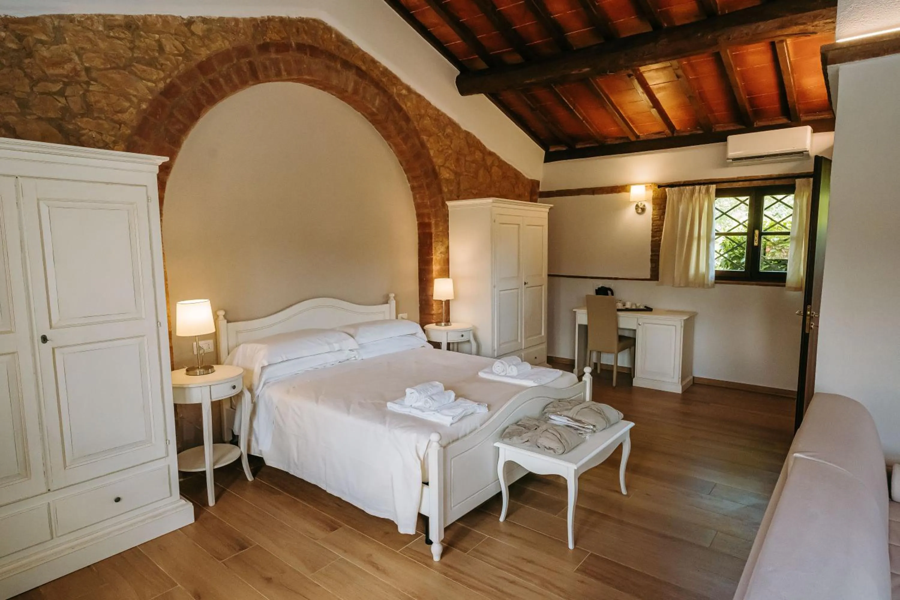 Bedroom, Bed in Borgo Il Poggiaccio Residenza Turistico Alberghiera