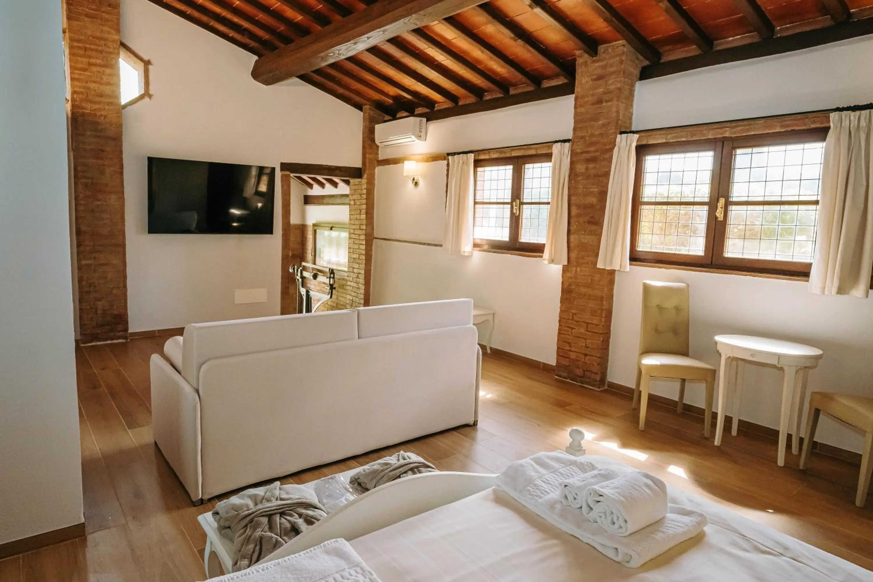 Bedroom, Bed in Borgo Il Poggiaccio Residenza Turistico Alberghiera