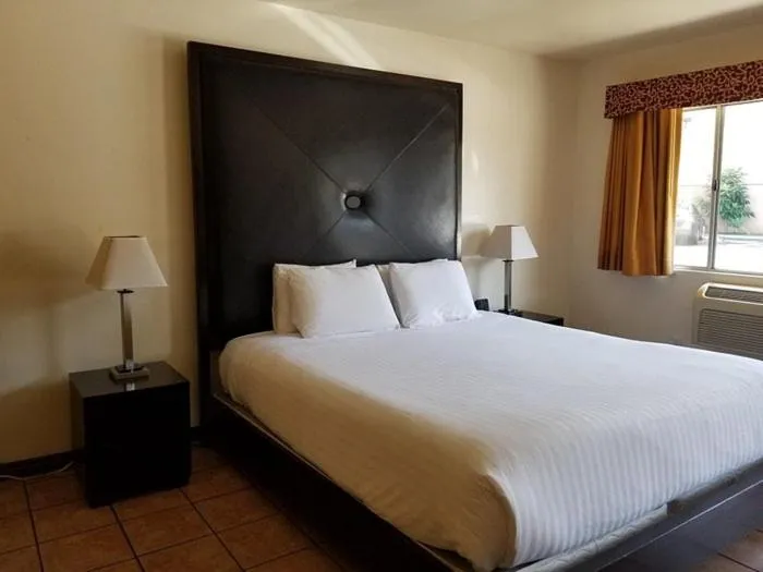 Bed in Casa Bella Inn Downtown LA