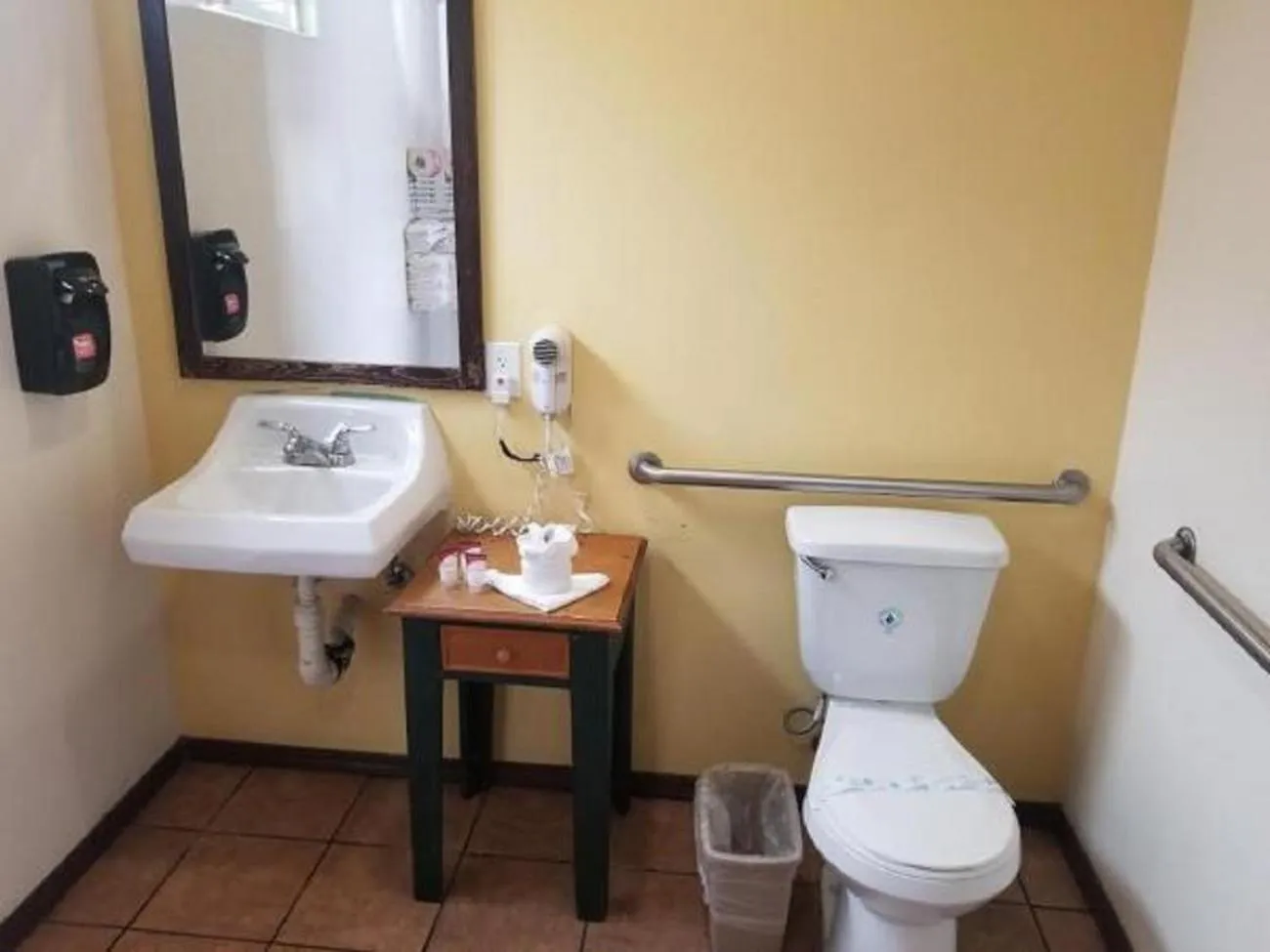 Shower in Casa Bella Inn Downtown LA