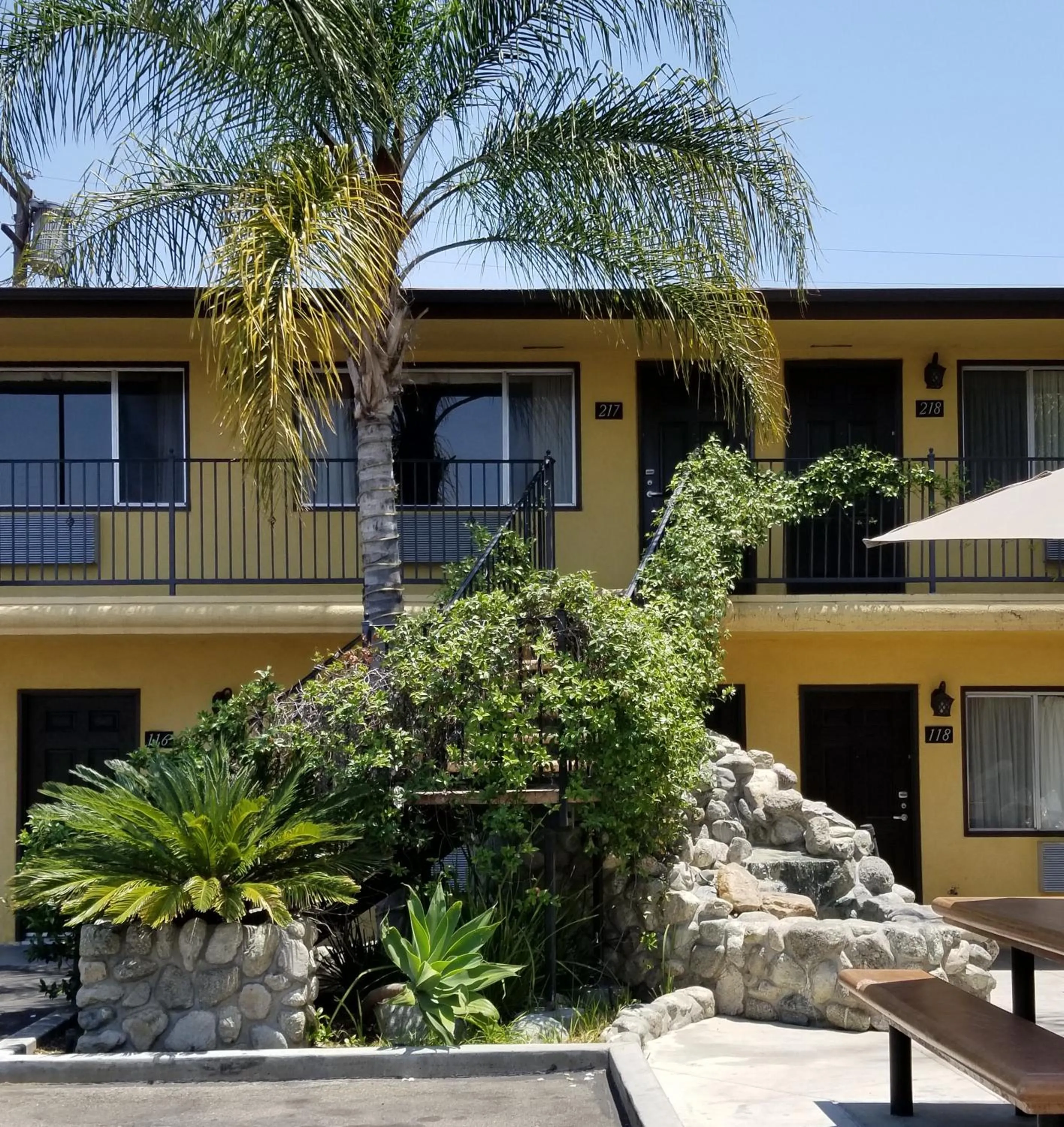 Garden in Casa Bella Inn Downtown LA