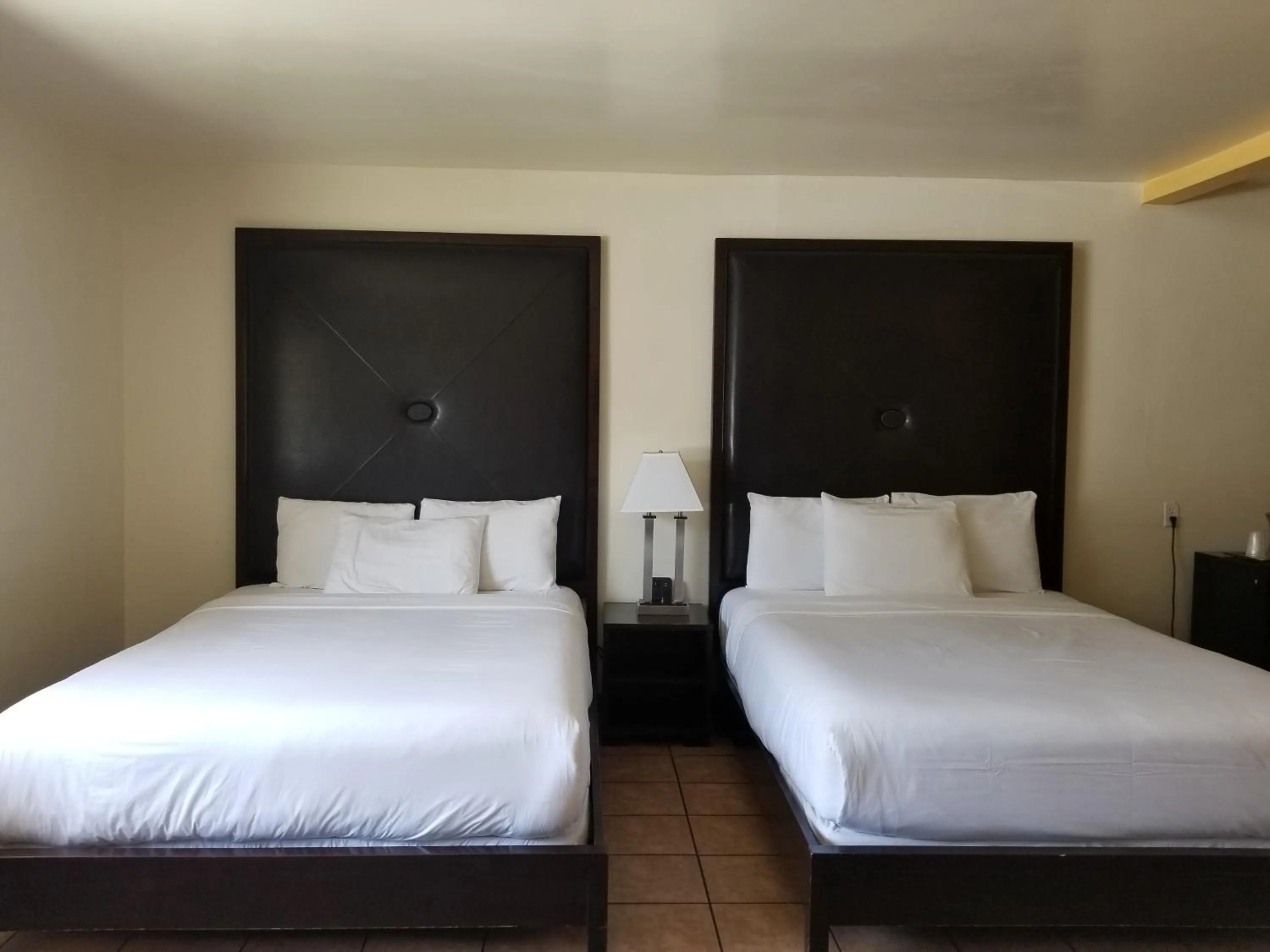 Bedroom, Bed in Casa Bella Inn Downtown LA