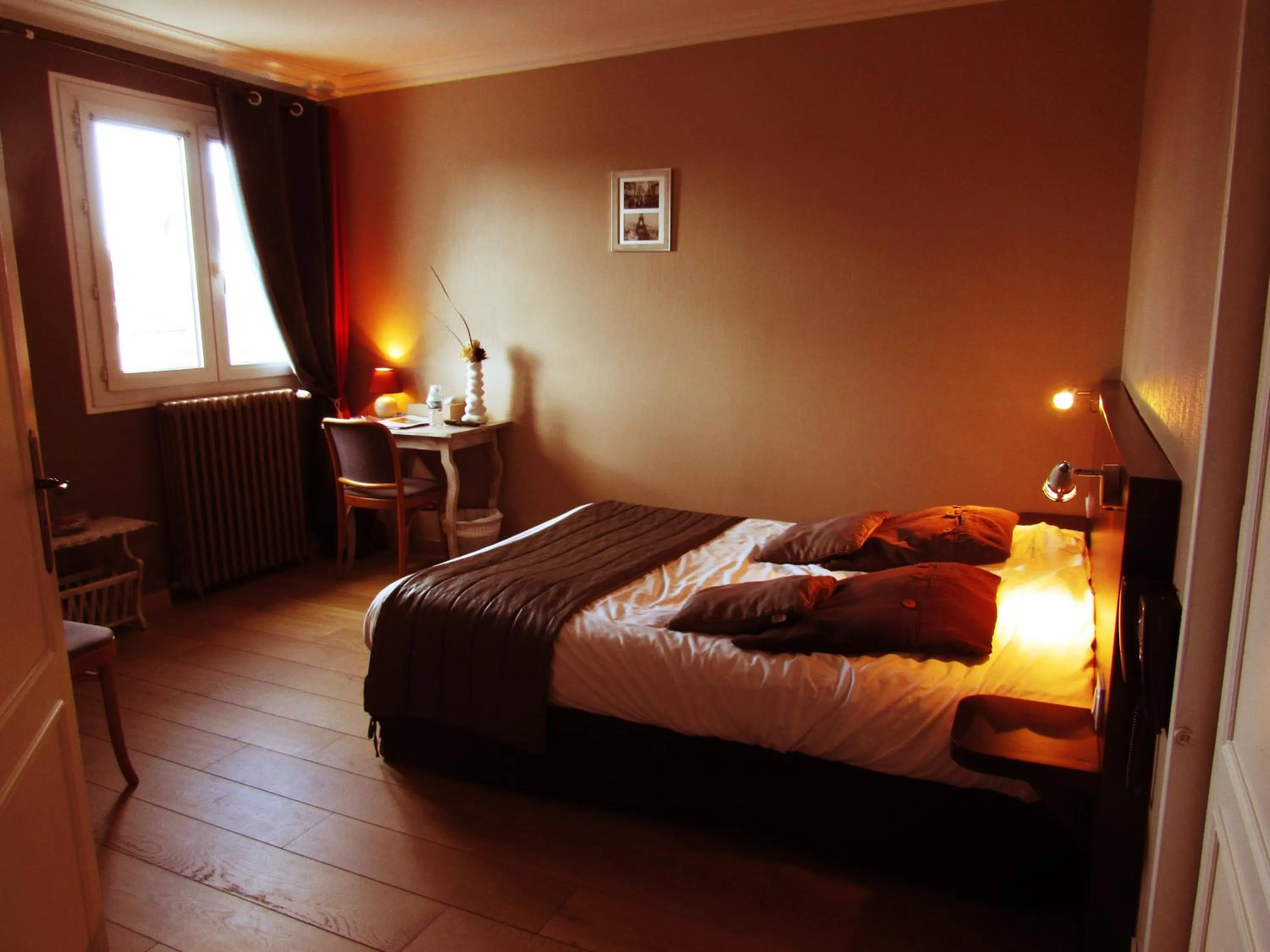 Photo of the whole room, Bed in Hotel Restaurant de la Marne