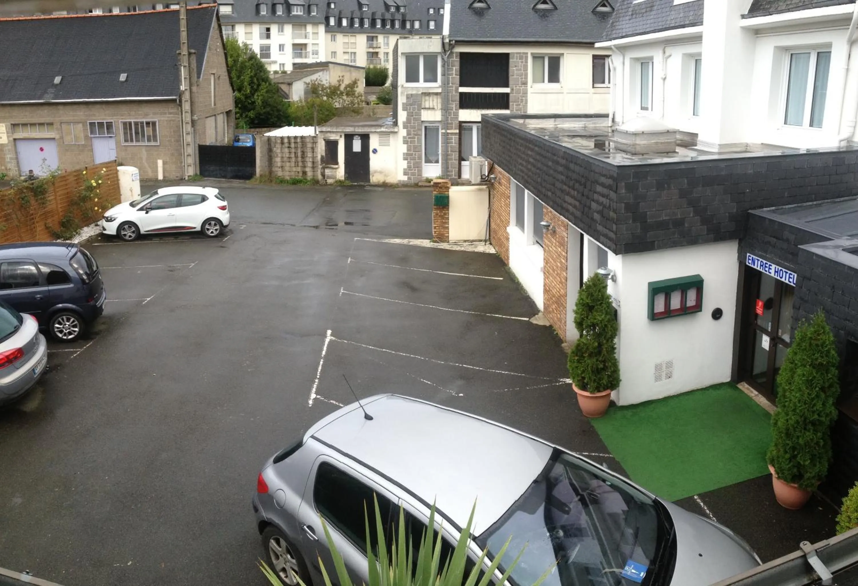 Facade/entrance in Hotel Restaurant de la Marne
