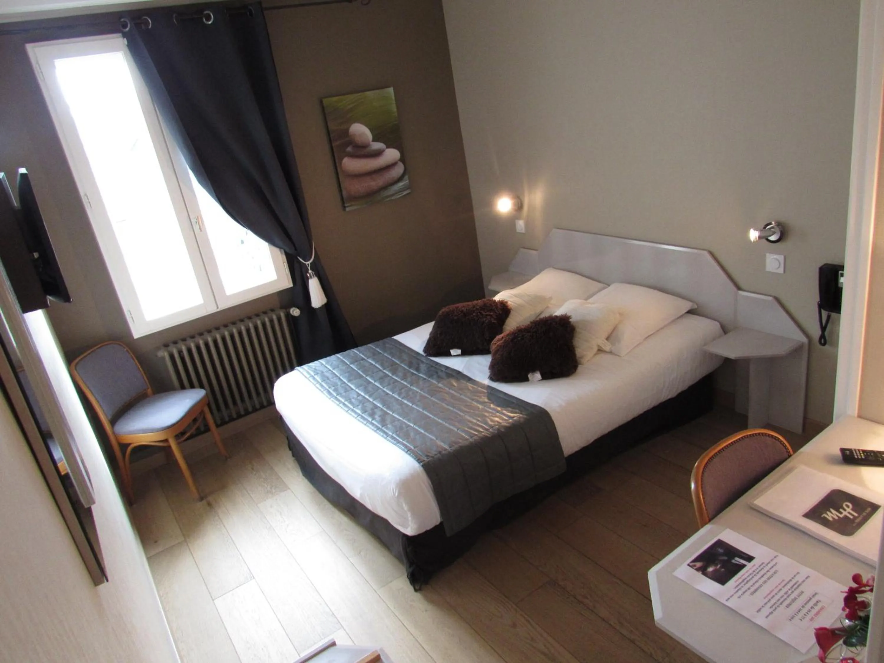 Decorative detail, Bed in Hotel Restaurant de la Marne
