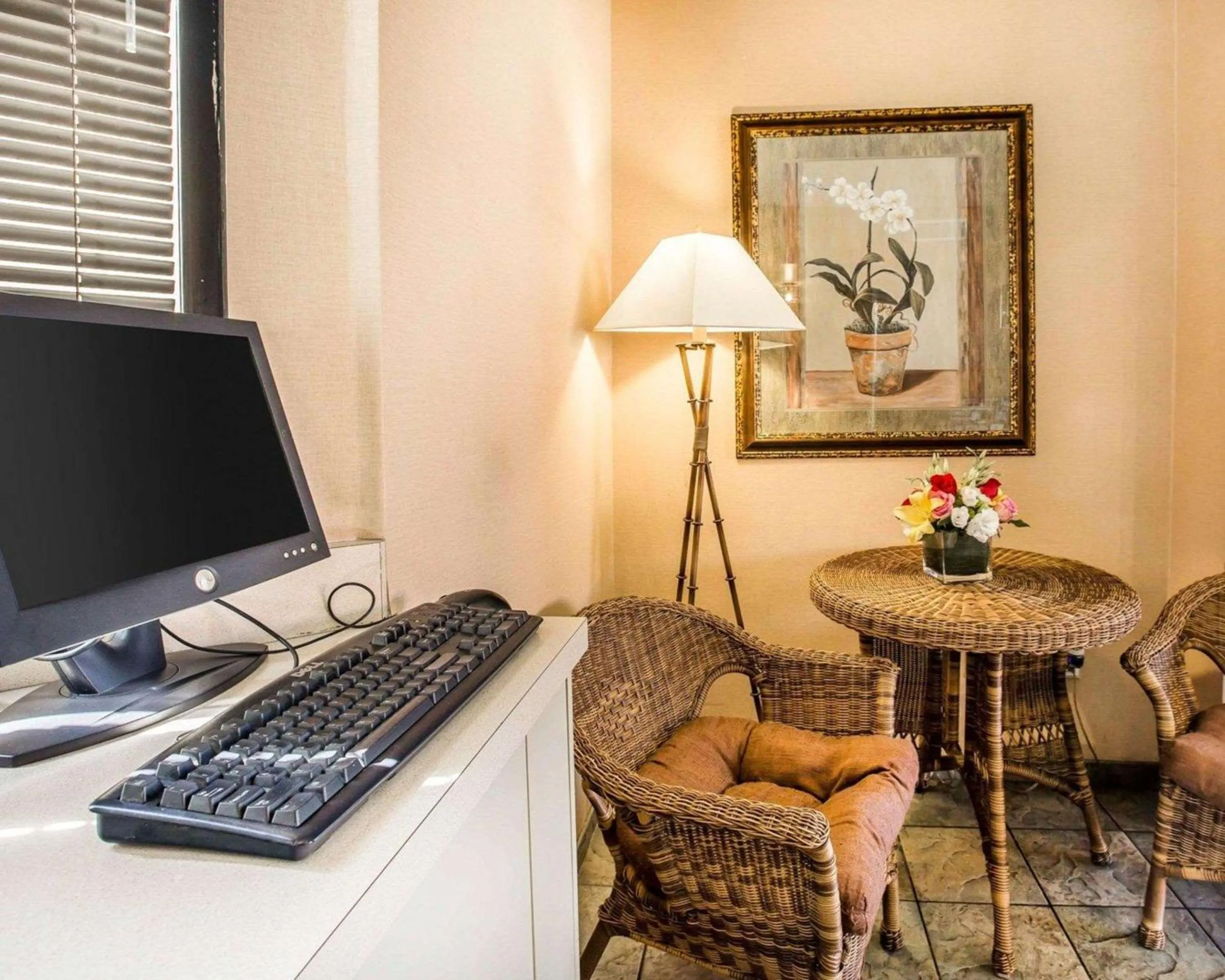 Business facilities in California Inn and Suites Bakersfield