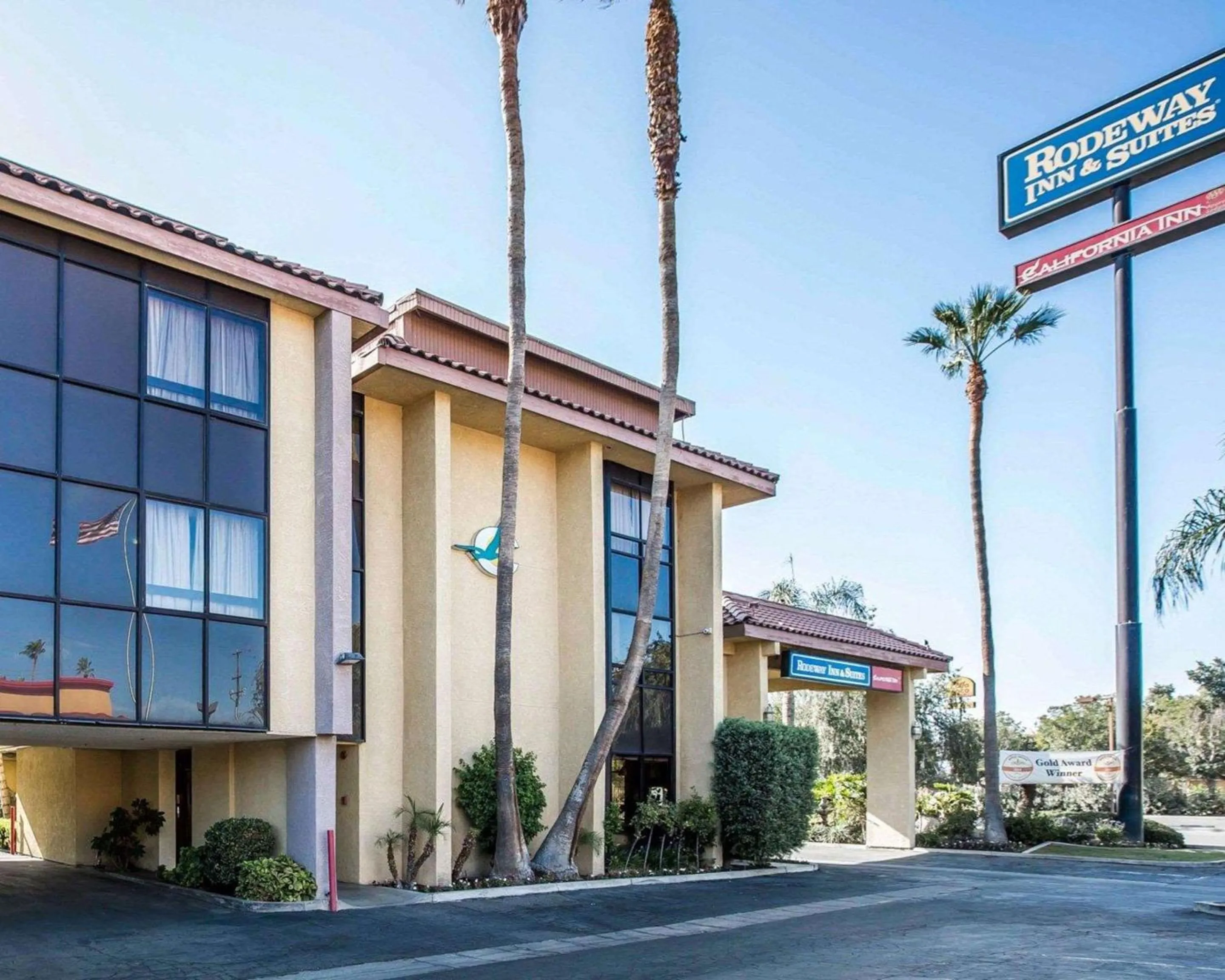 Property building in California Inn and Suites Bakersfield