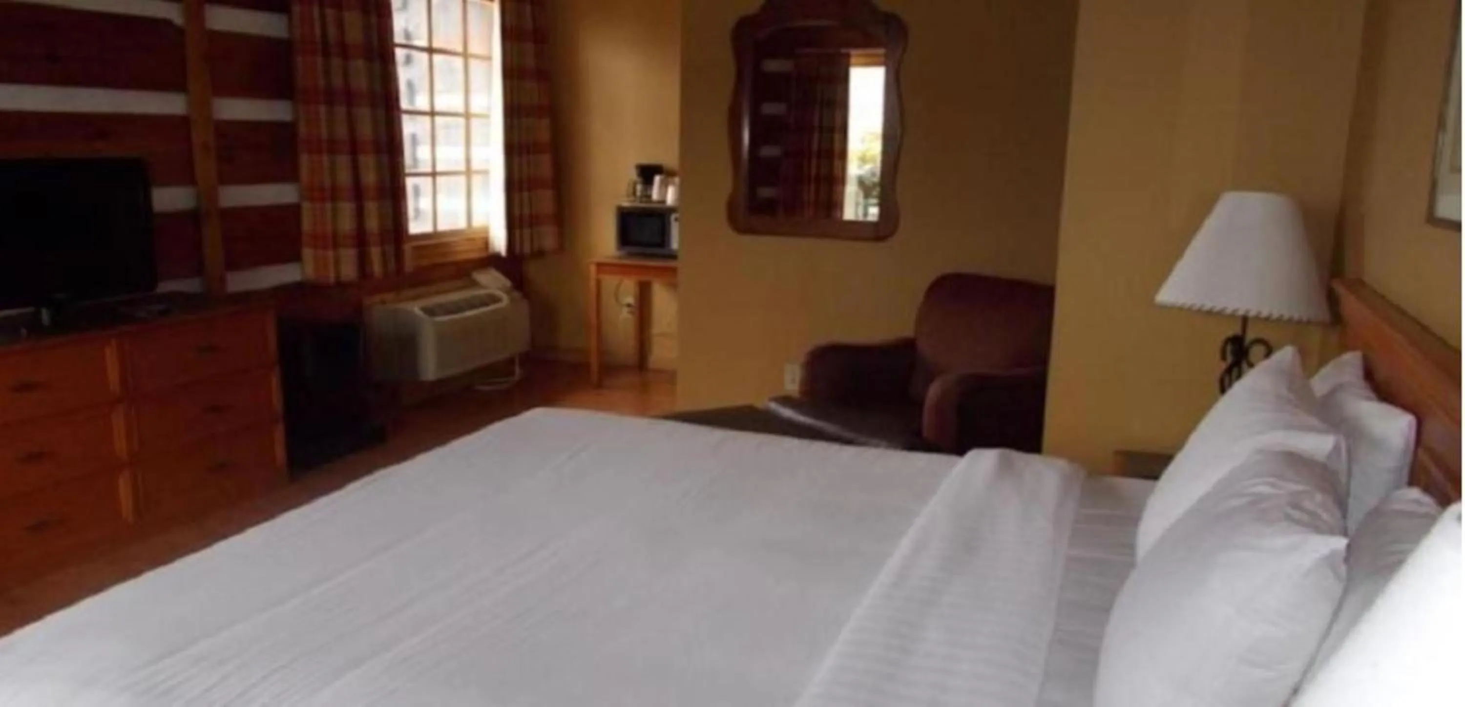 Bedroom, Bed in Timbers Lodge