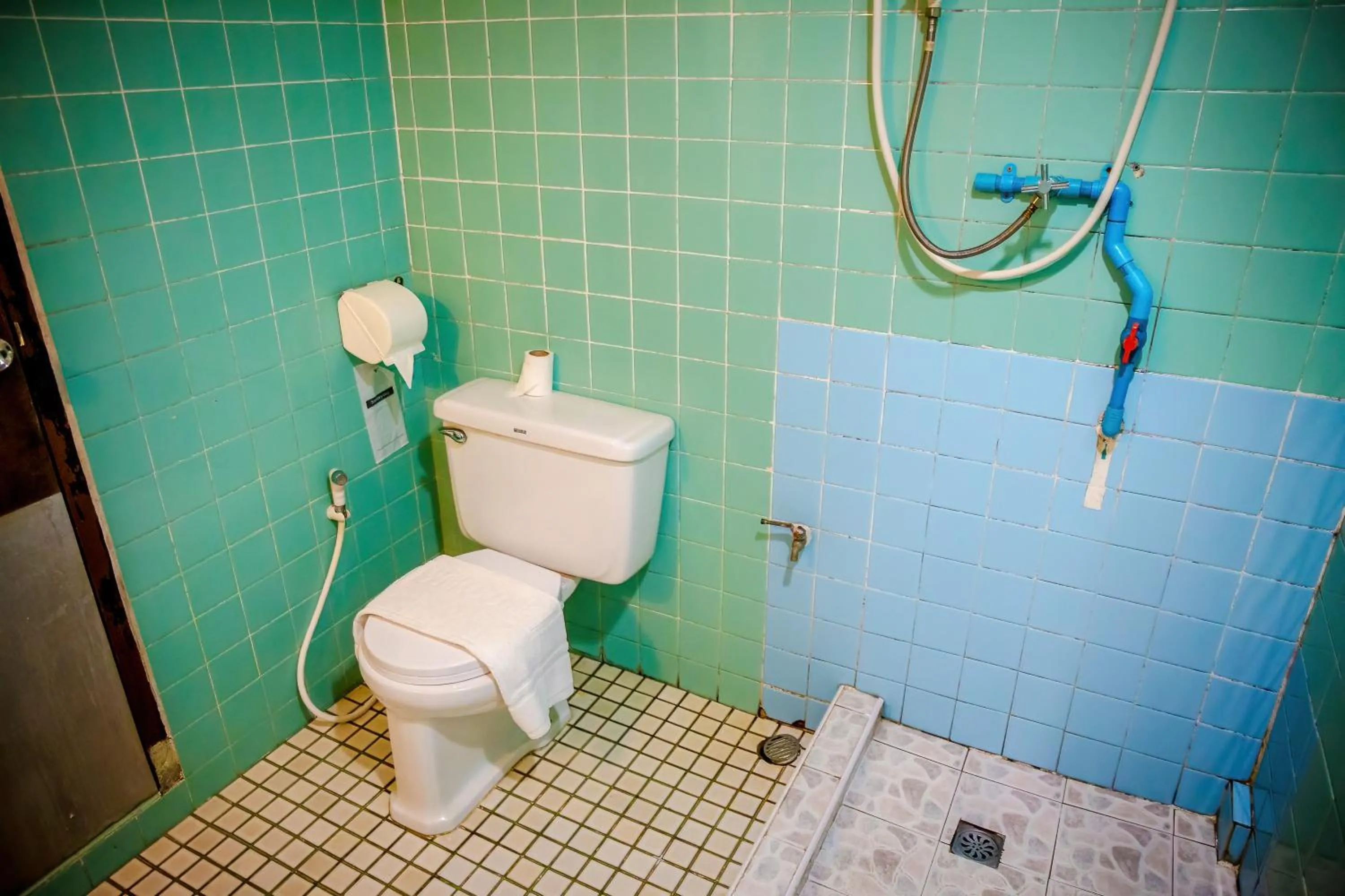 Bathroom in Lukmuang 2 Hotel