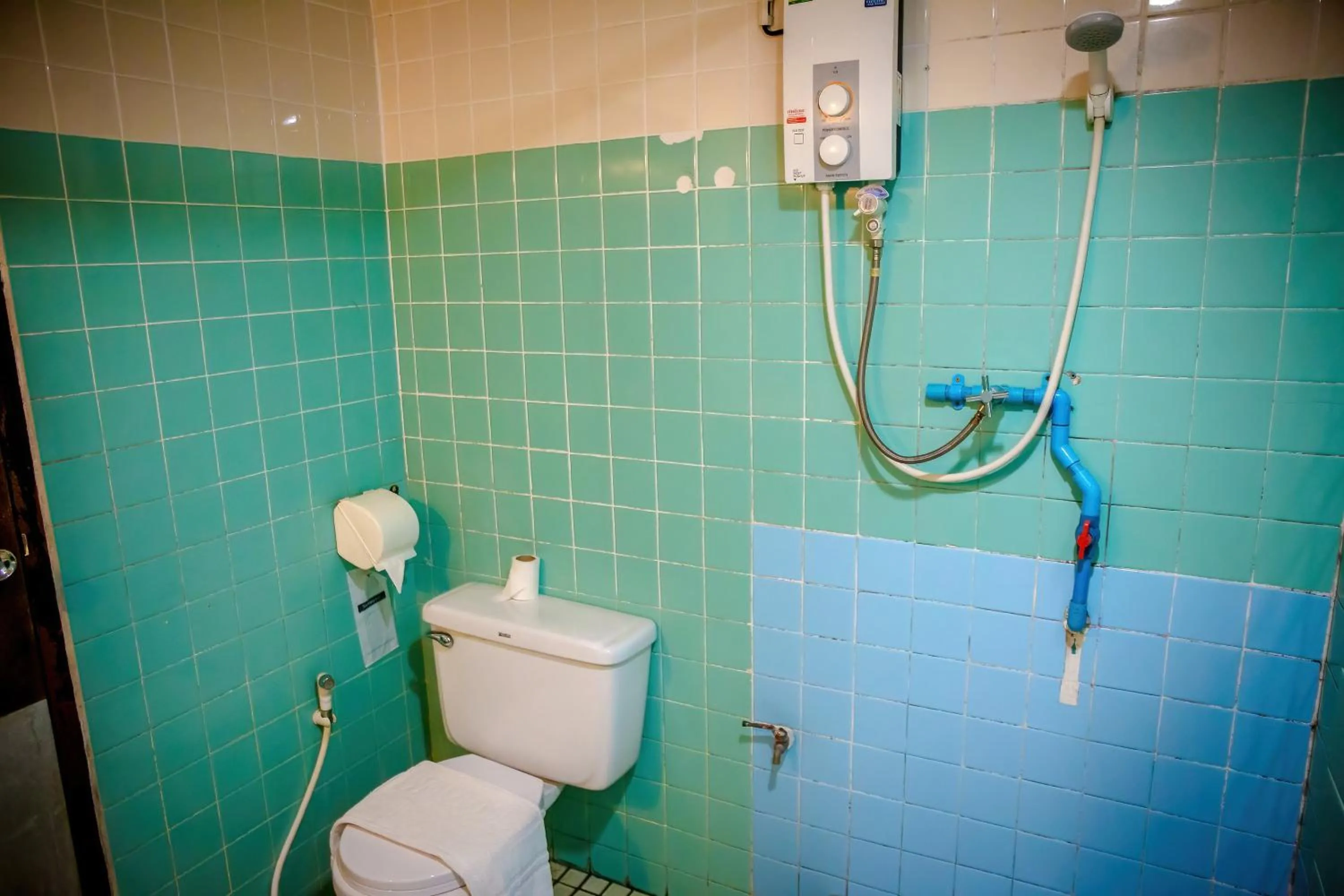 Bathroom in Lukmuang 2 Hotel