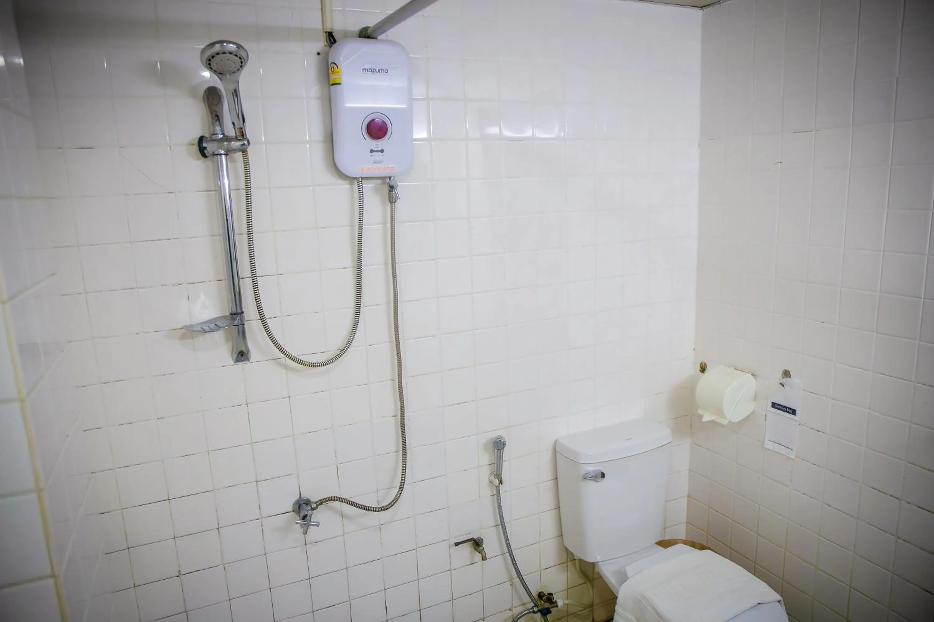 Bathroom in Lukmuang 2 Hotel