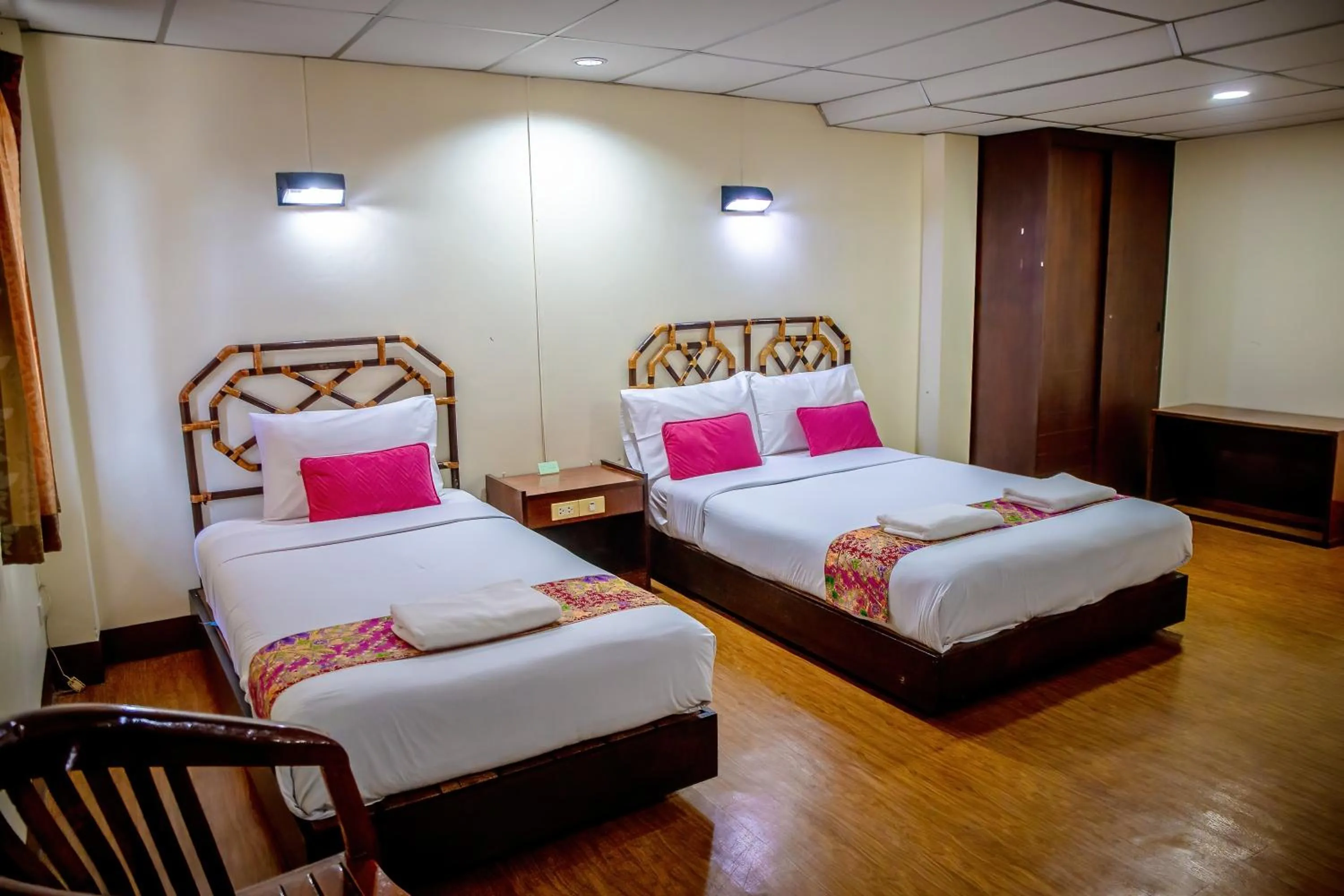 Bedroom, Bed in Lukmuang 2 Hotel